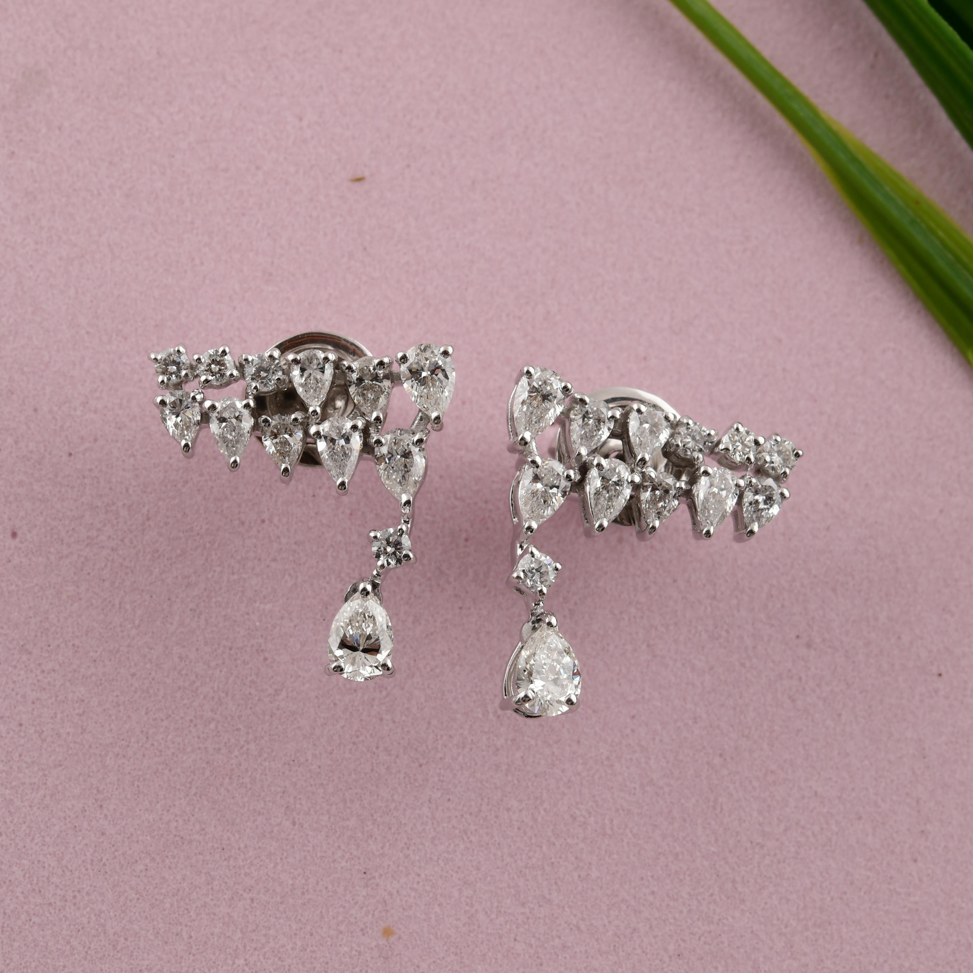 Graduated Pear SI/HI Diamond Drop Earrings 18k Solid White Gold For Sale 1
