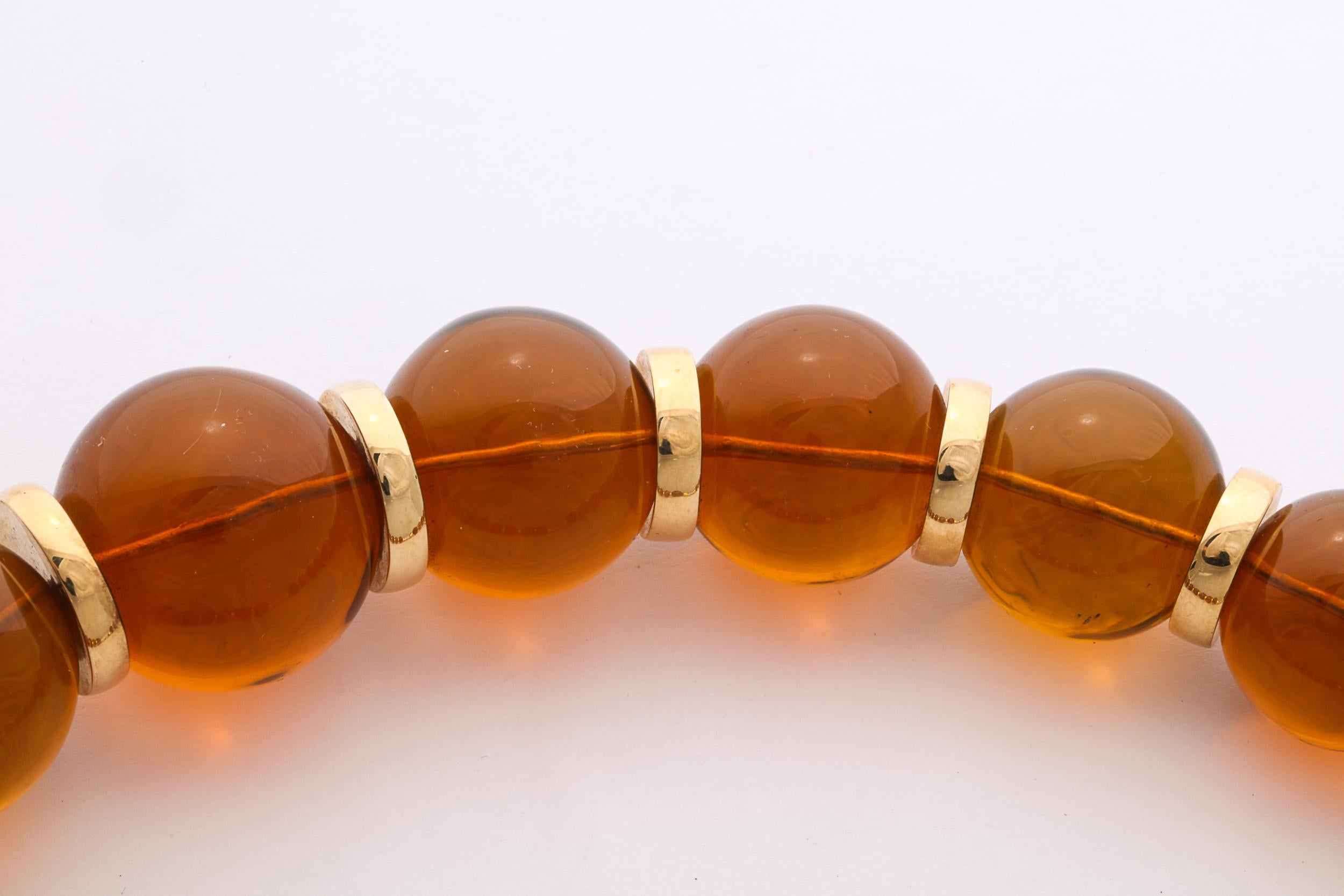 Collier rond de rondelle en or jaune 18 carats et ambre reconstitué à la perfection Unisexe en vente