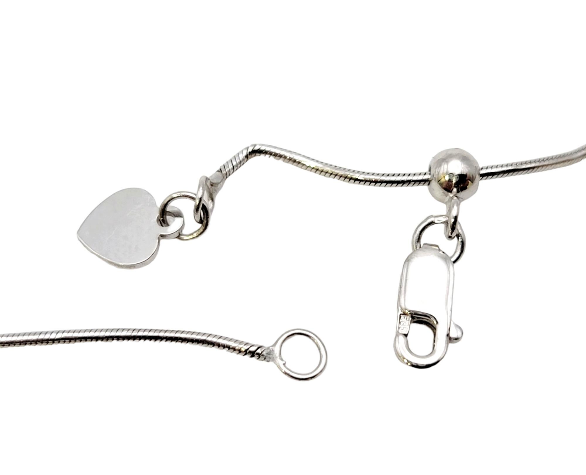 Collier à pendentif en or blanc 14 carats avec diamants ronds gradués en forme de cercle ouvert en vente 6