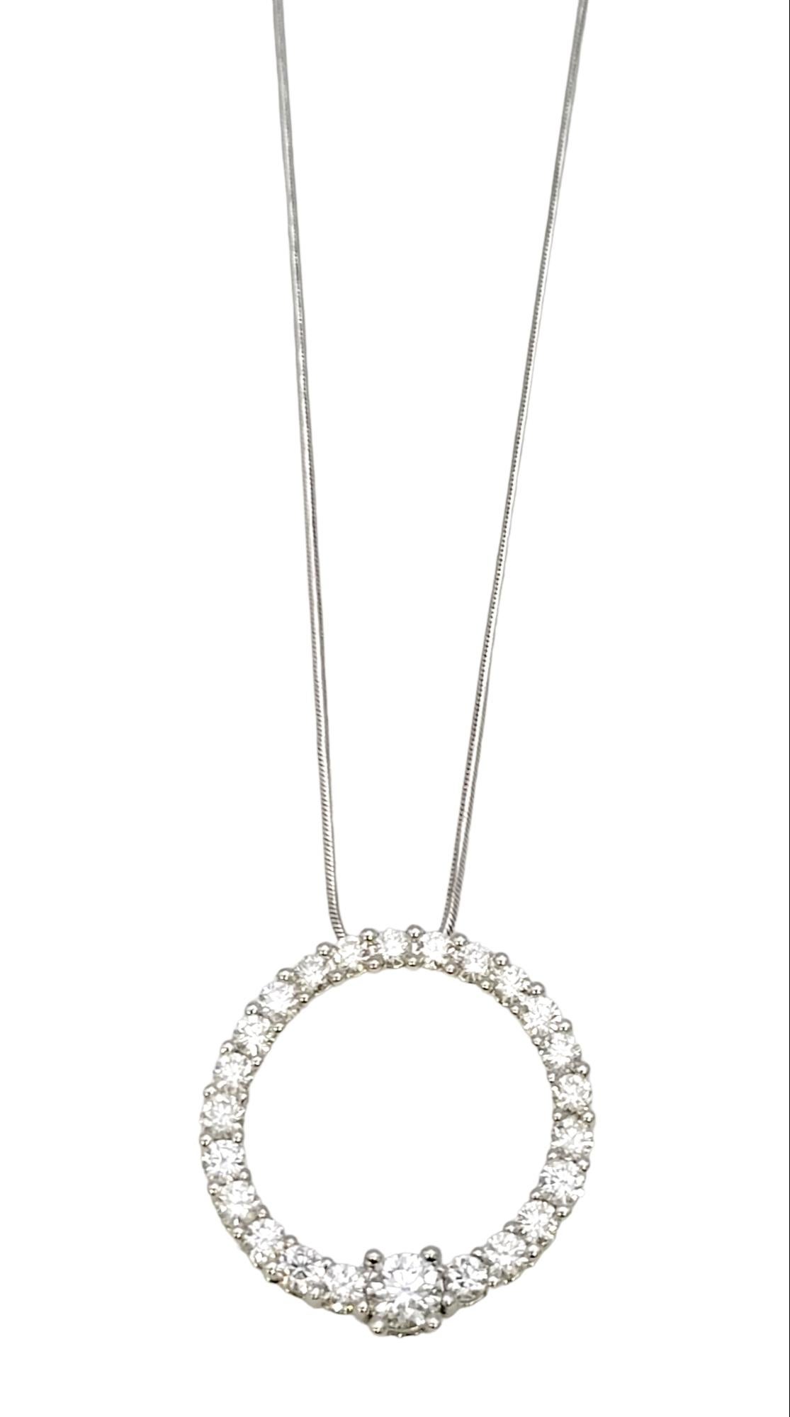 Graduated Round Diamond Open Circle Pendant Necklace in 14 Karat White Gold In Good Condition For Sale In Scottsdale, AZ