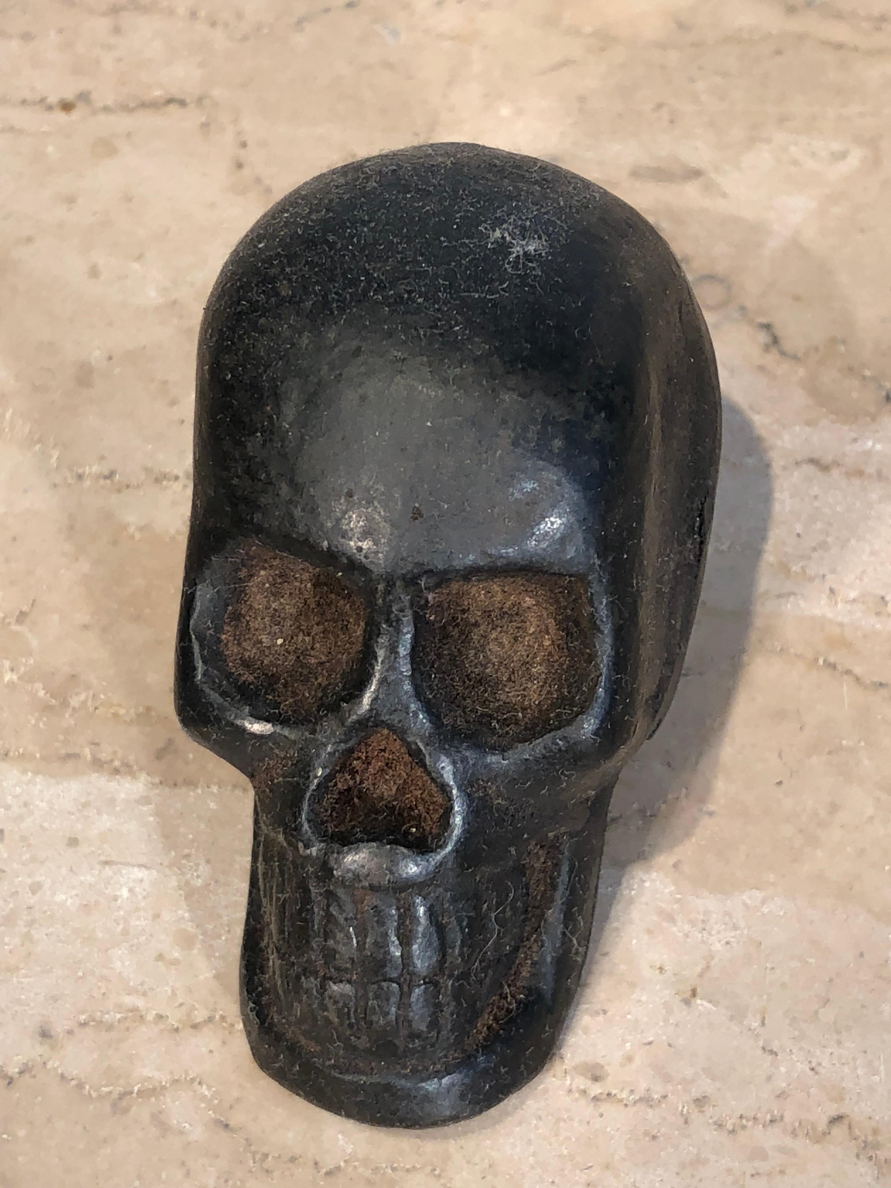 Graduated Set of Three Cast Iron Skull Opium Weights In Good Condition In Woodbury, CT