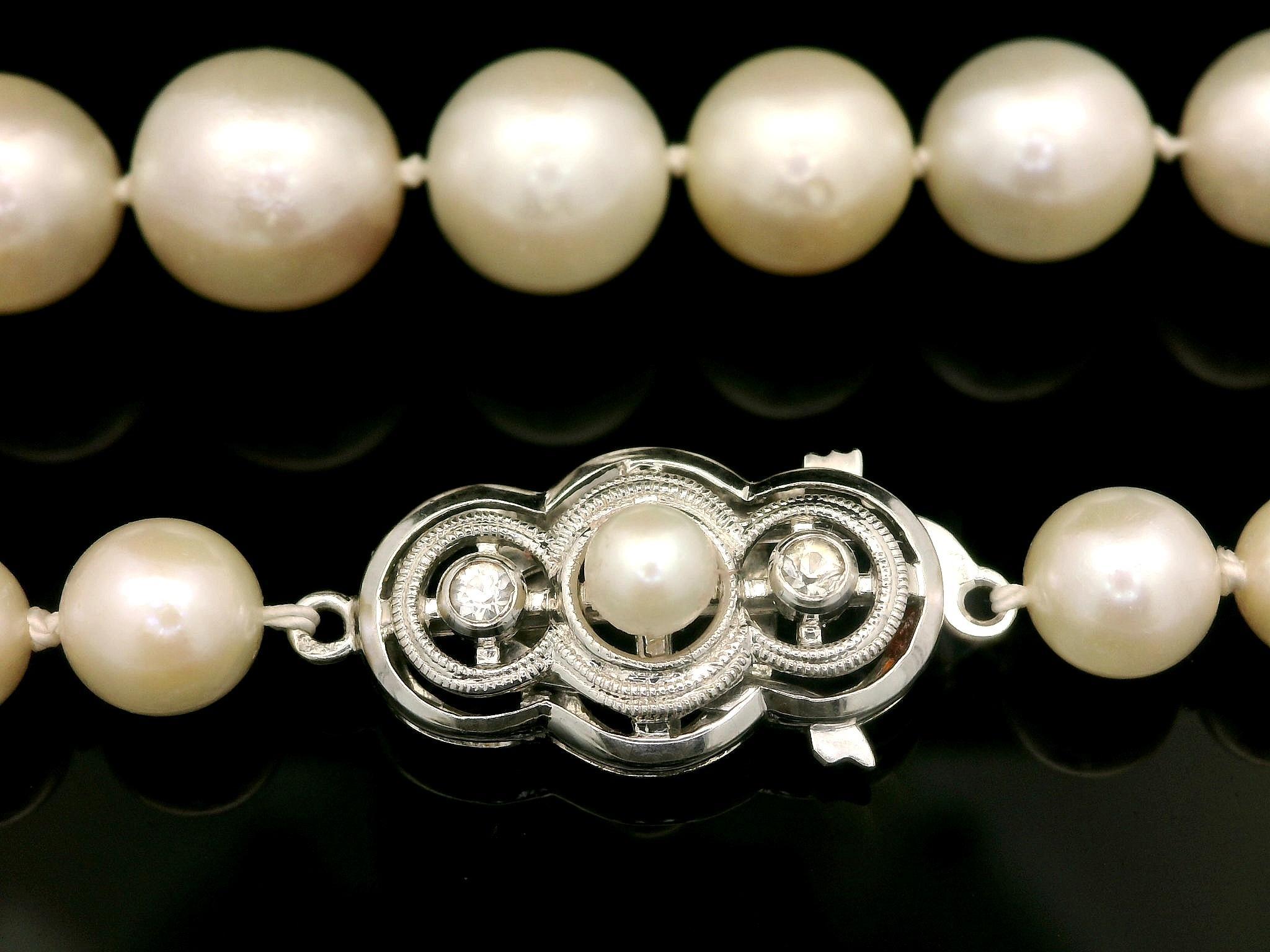 --Stein(e):--
(67) Echte Zuchtperlen - runde Form - aufgereiht - Off White Farbe mit schönem Glanz - 5,8mm bis 9mm (ca.)
(2) Natürliche echte Diamanten - Einzelschliff - Lünette - schöne weiße Brillantfarbe
(1) Echte Saatperle - runde Form -  Off