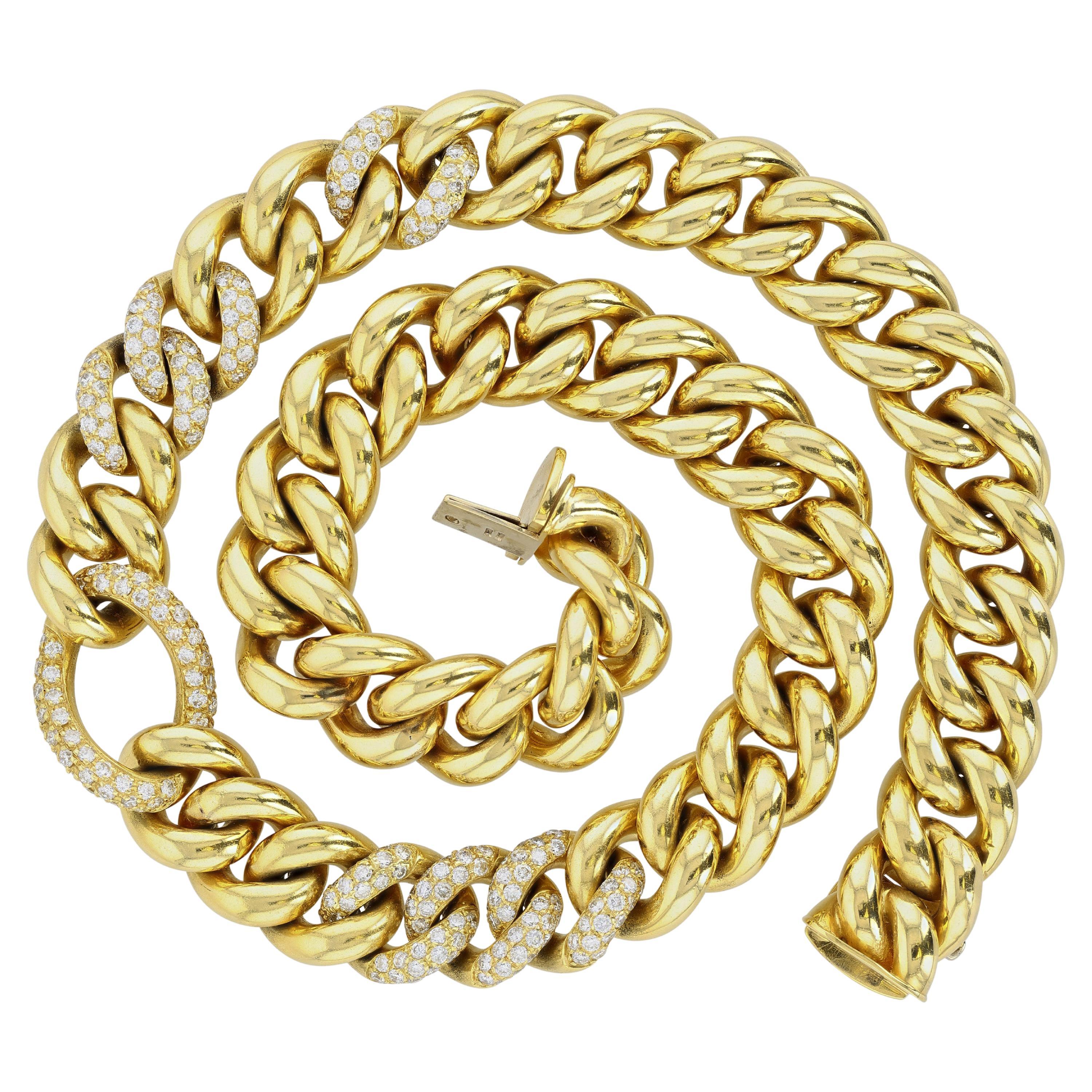 Collier à maillons ouverts en or massif gradué serti de diamants en vente