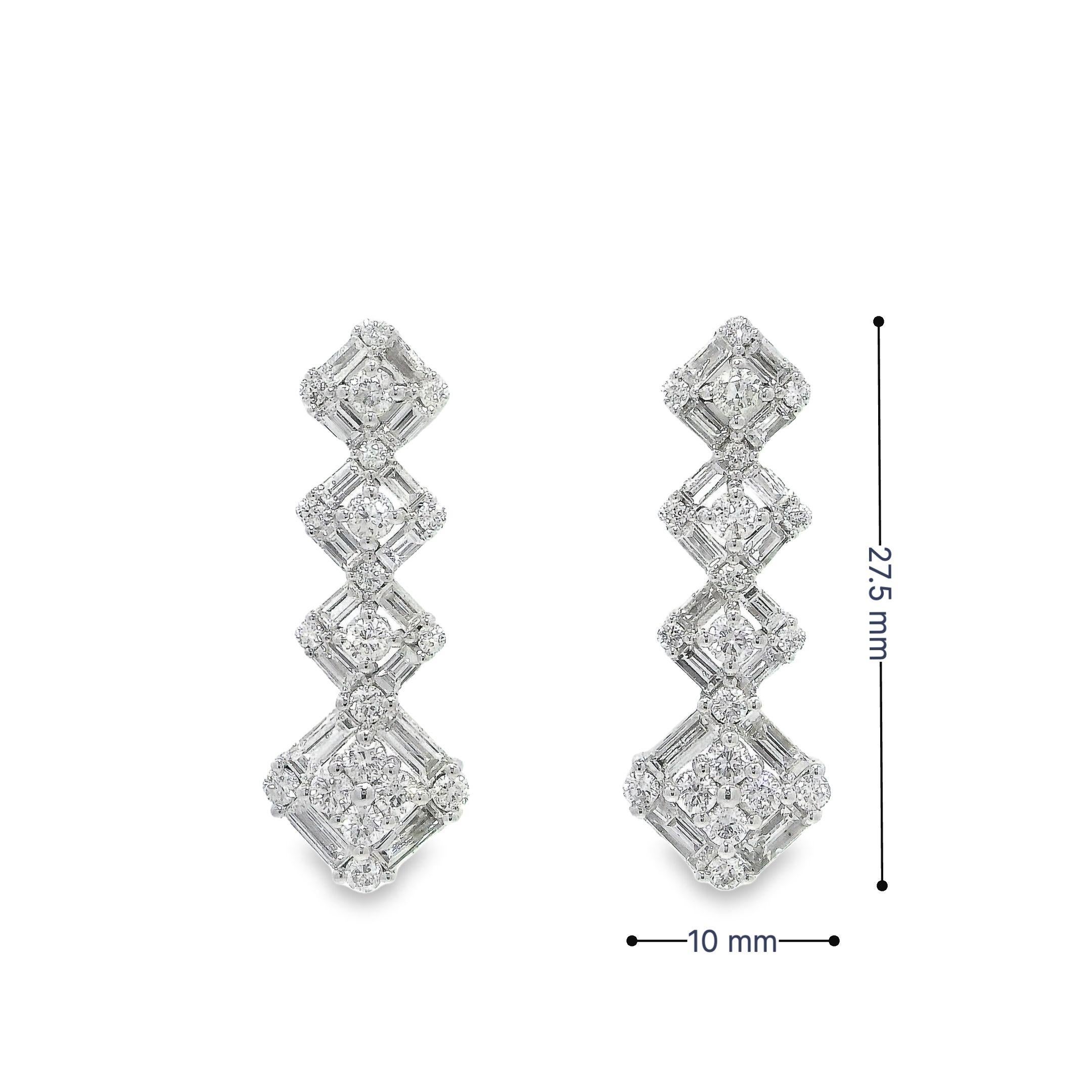 Orecchini a goccia con diamante quadrato graduato in oro bianco 18 carati In condizioni Nuovo in vendita a Hong Kong, HK