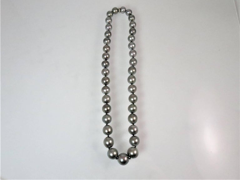 Graduated Tahitian Black Pearl Necklace with Platinum Diamond