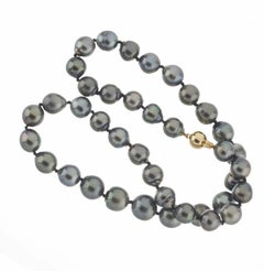 Graduated Tahitian Pearl Necklace 9–11.4mm with 18k Gold Clasp, 45cm