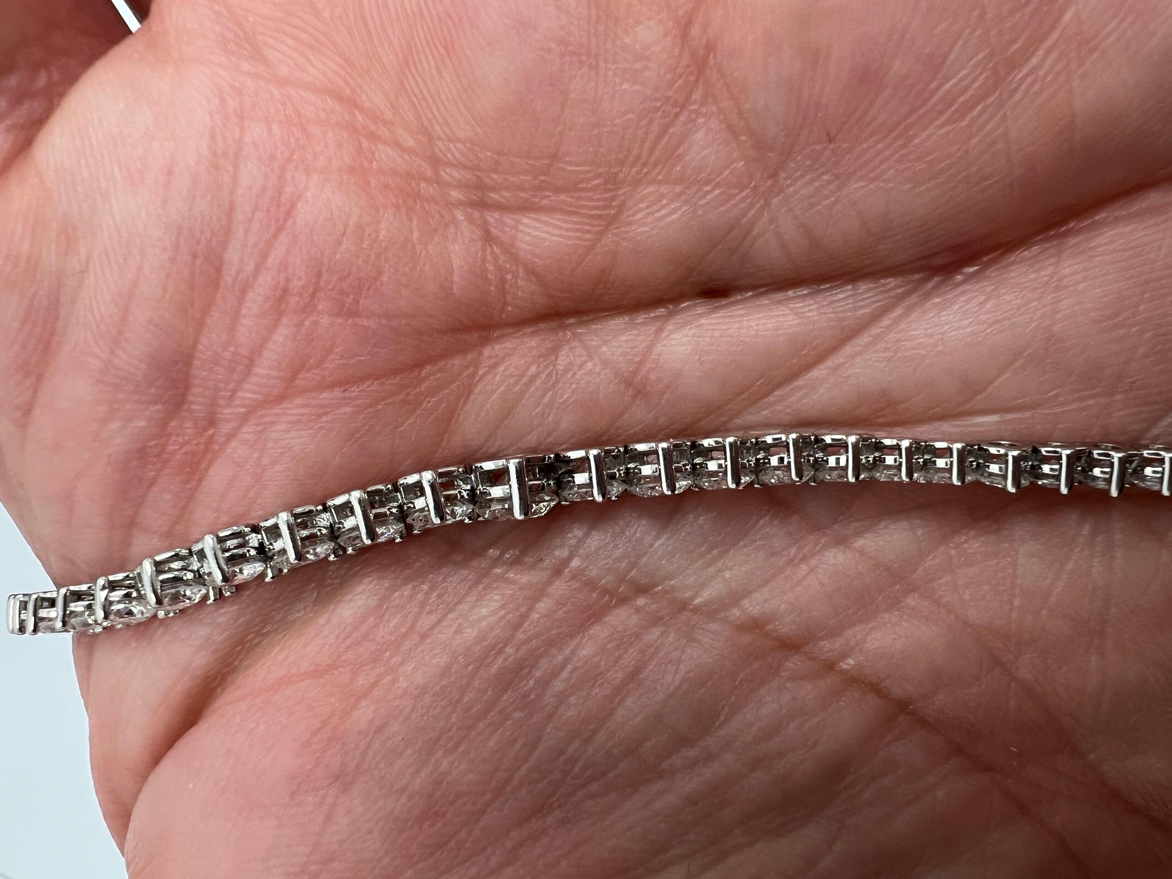 Graduated Tennis Necklace in 18k White Gold with 7.50ctW of Natural Diamonds For Sale 1