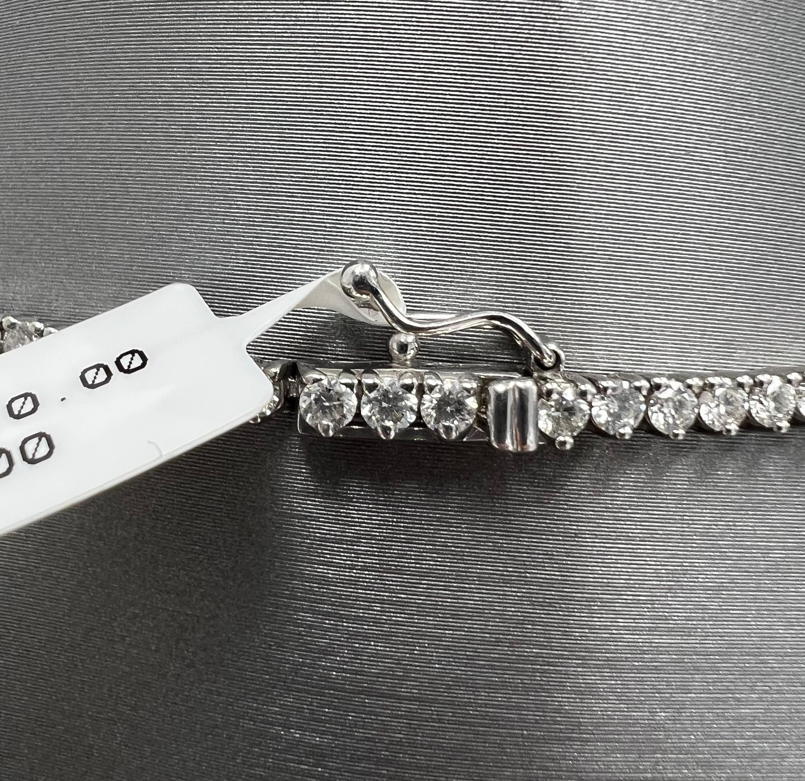Graduated Tennis Necklace in 18k White Gold with 7.50ctW of Natural Diamonds For Sale 2
