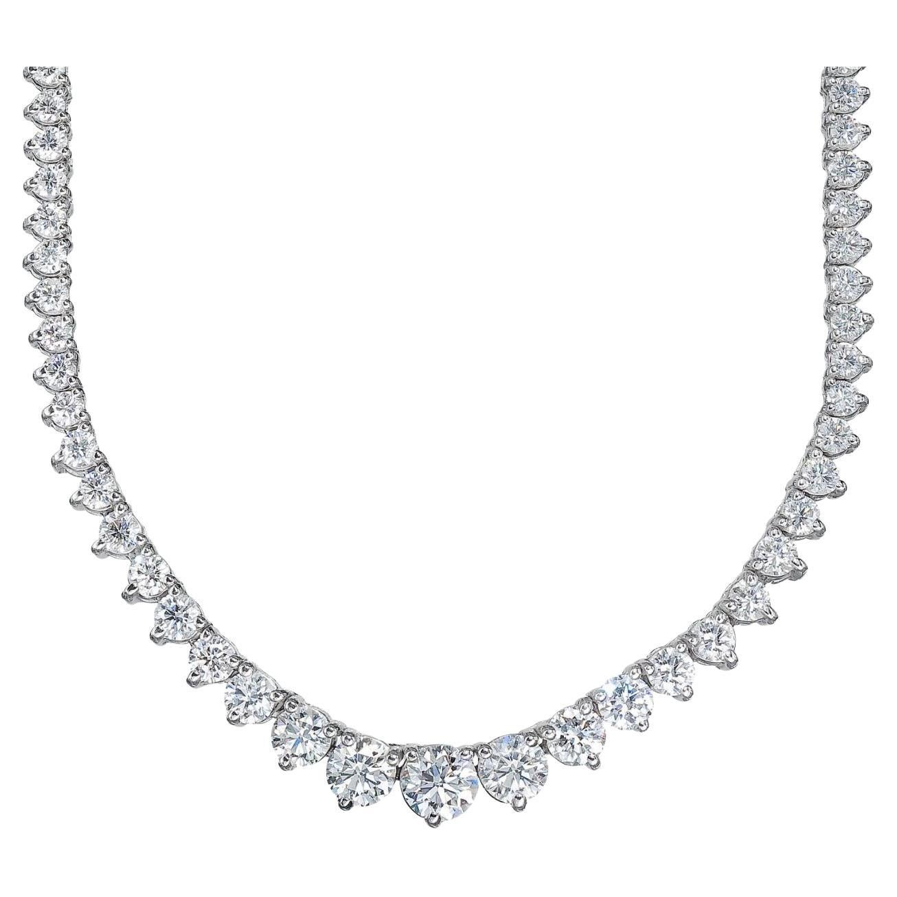 Collier de tennis à 3 griffes avec diamants ronds gradués.  D5.07ct.t.w.