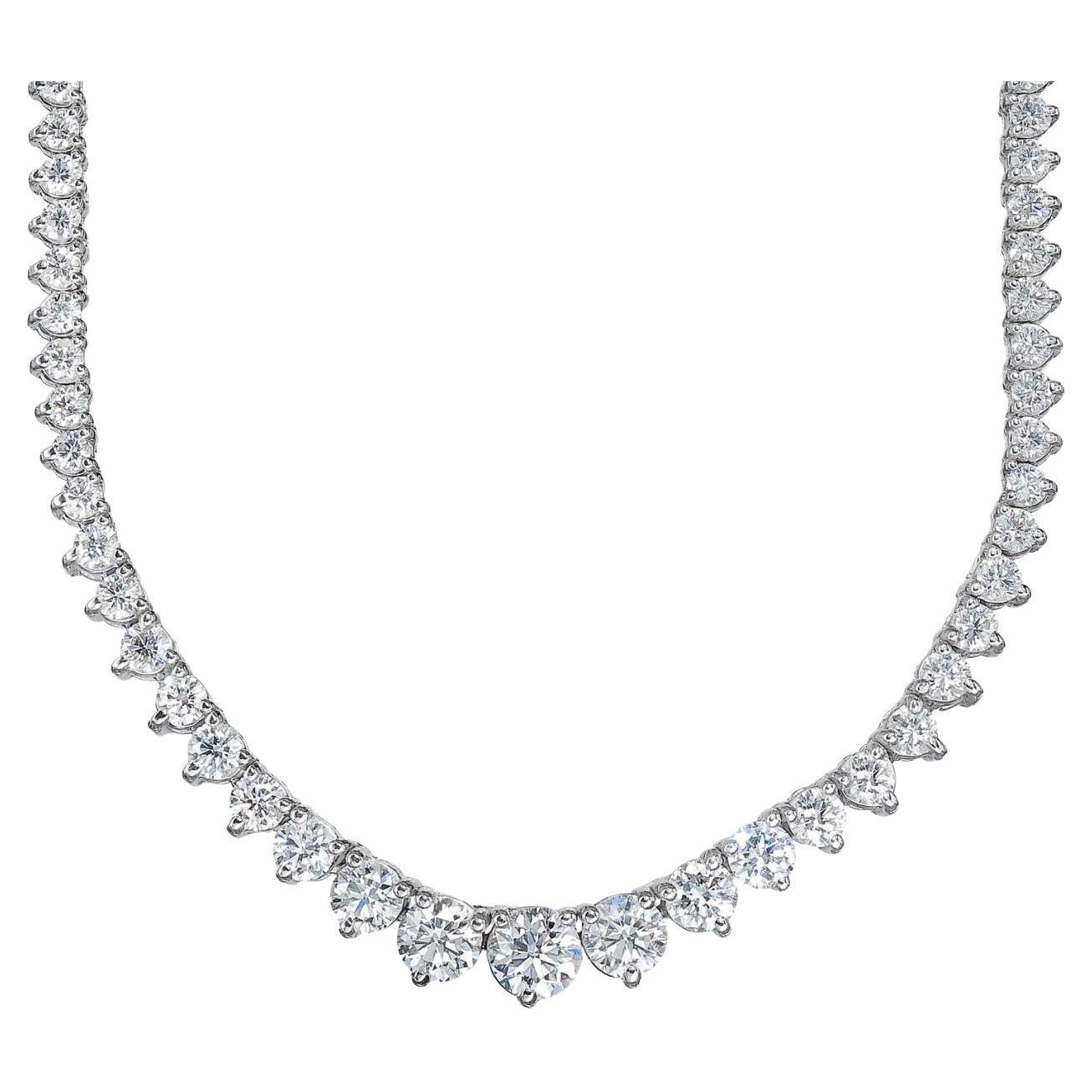 Abgestufte Tennis-Halskette mit 3 runden Diamanten in Zackenform. D7.34ct.t.w. im Angebot