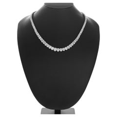 Collier de tennis gradué en platine avec diamants taille émeraude 28,03 carats