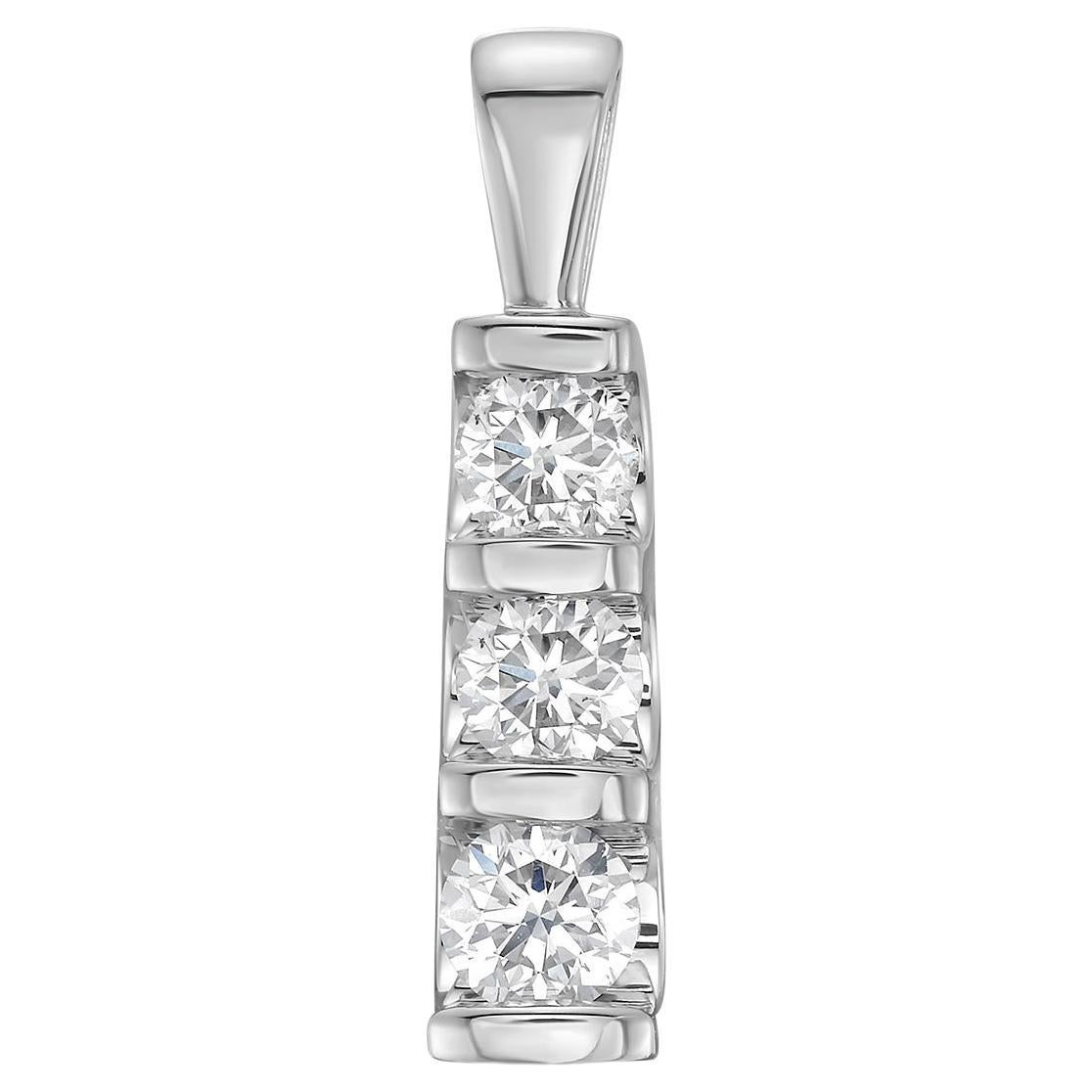 Collier à trois pierres graduées en or blanc 14k en vente