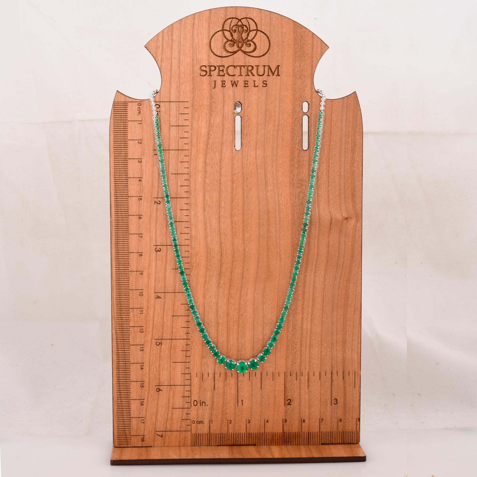 Graduated Zambian Emerald Gemstone Necklace 14 Karat White Gold Handmade Jewelry In New Condition For Sale In Diera, Dubai