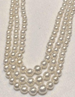 Graduating Akoya Pearls with a 14k Yellow Clasp