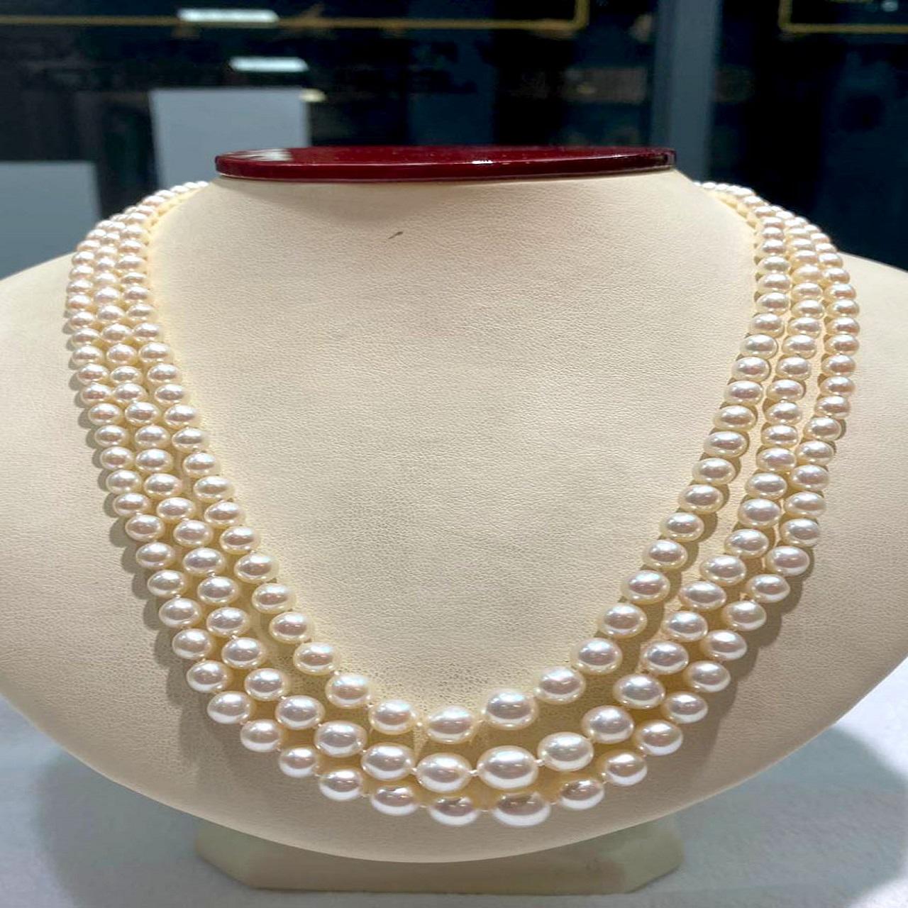 Round Cut Graduating Akoya Pearls with a 14k Yellow Clasp For Sale