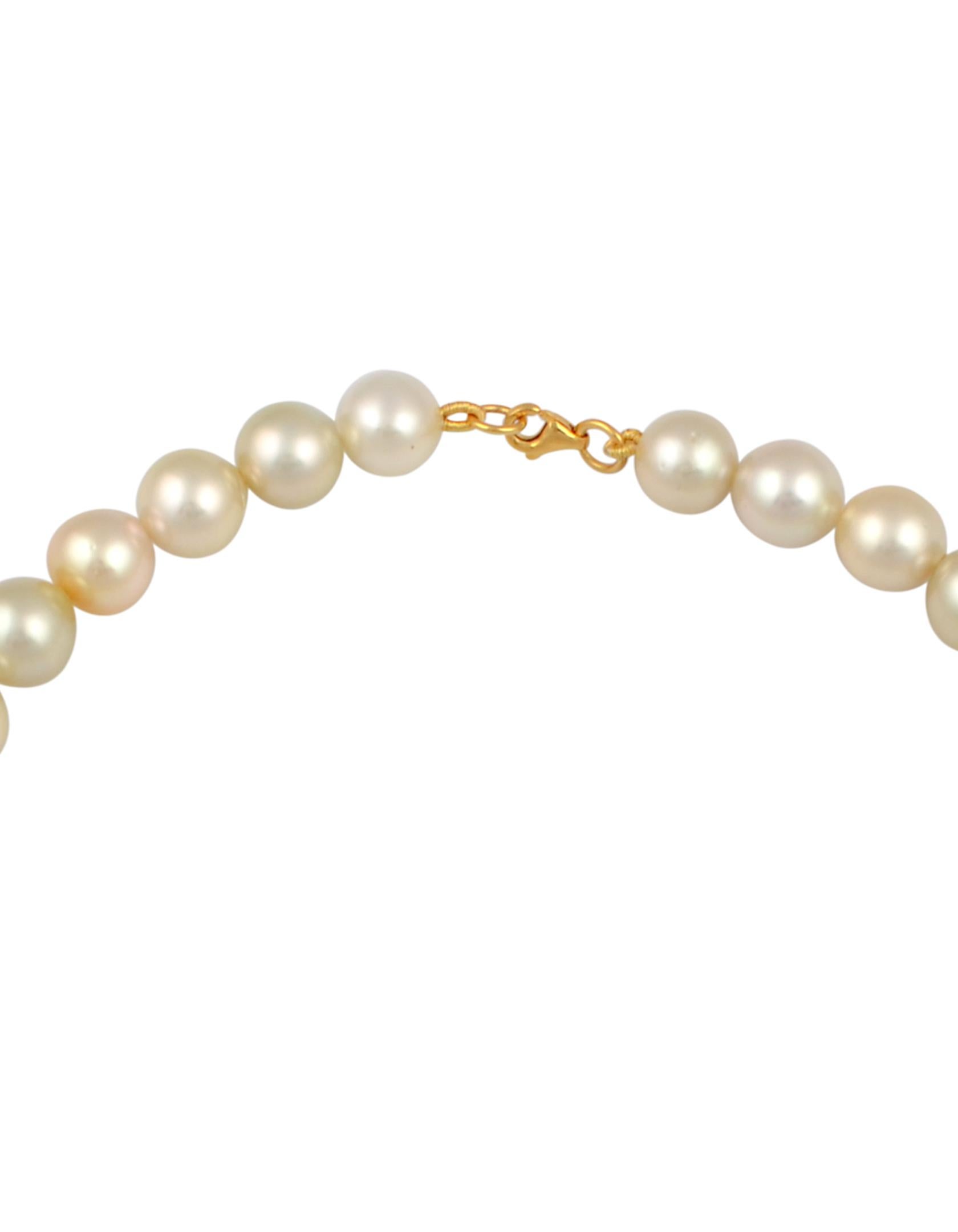 Collier de perles des mers du Sud de couleur crème graduée avec fermoir en or jaune 14 carats Pour femmes en vente