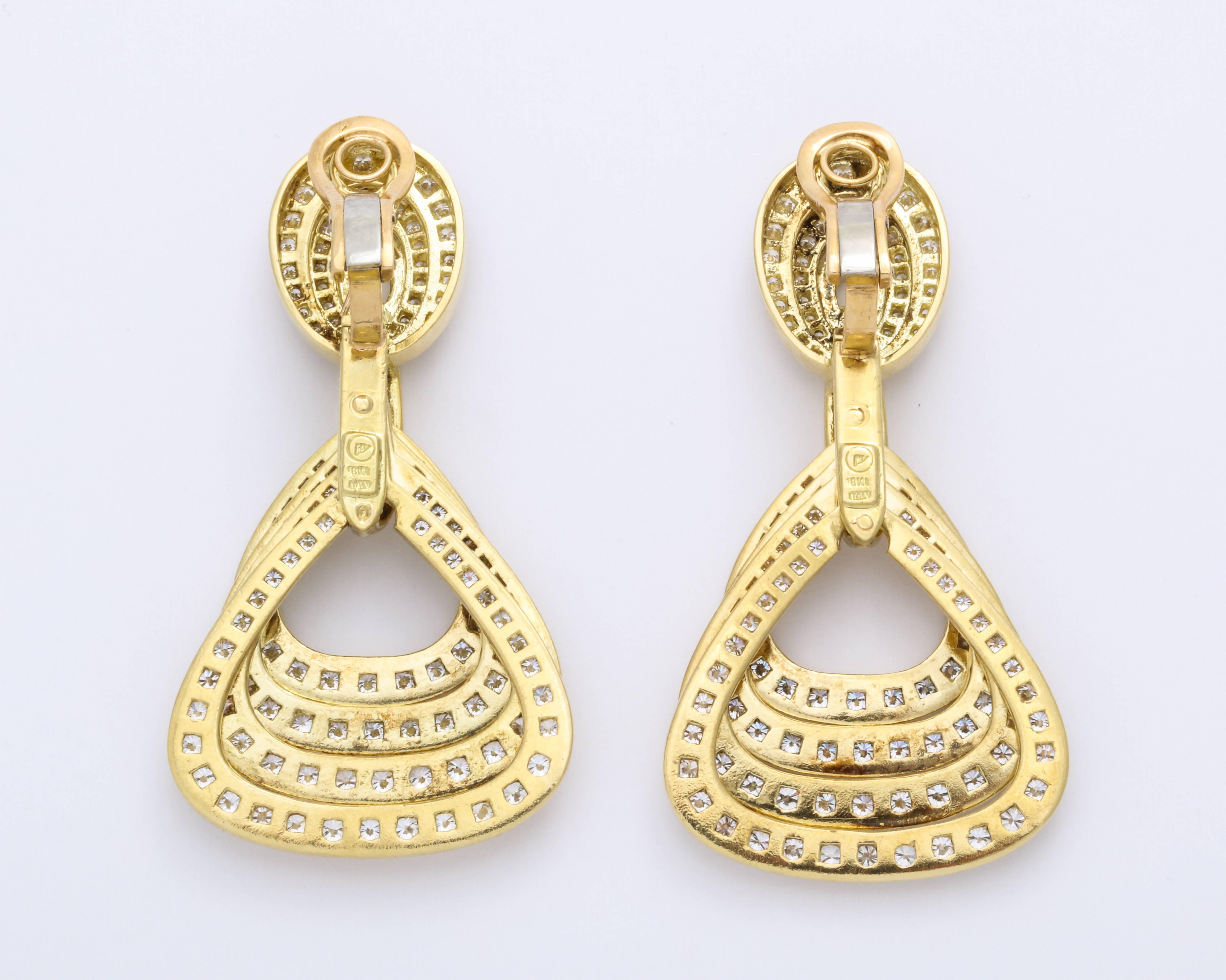 Graduating Quadruple Diamond and 18 Karat Yellow Gold Pendant Earrings In New Condition For Sale In New York, NY