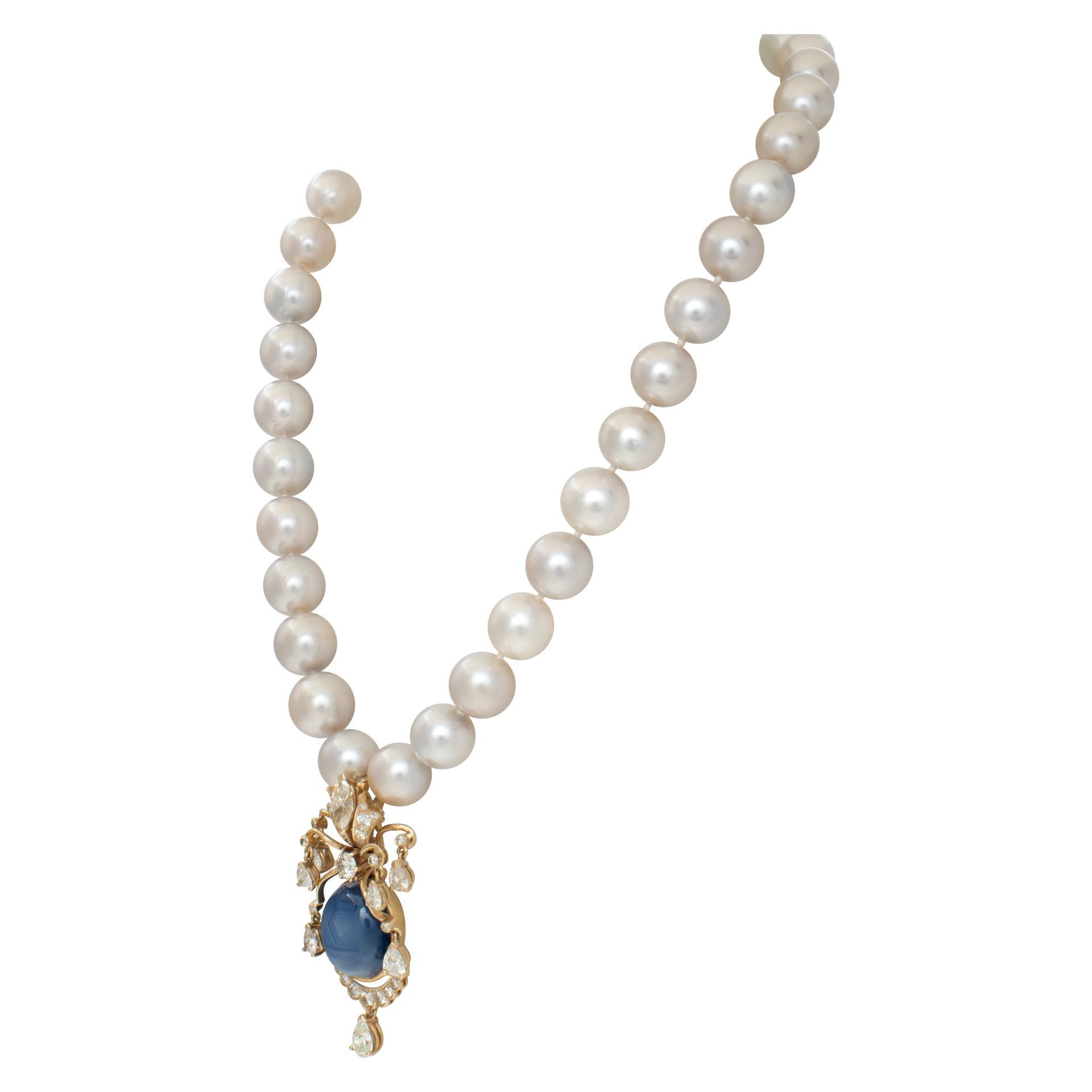 Graduating South Sea Pearl Necklace with Cabochon Star Sapphire & Diamonds  In Excellent Condition In Surfside, FL