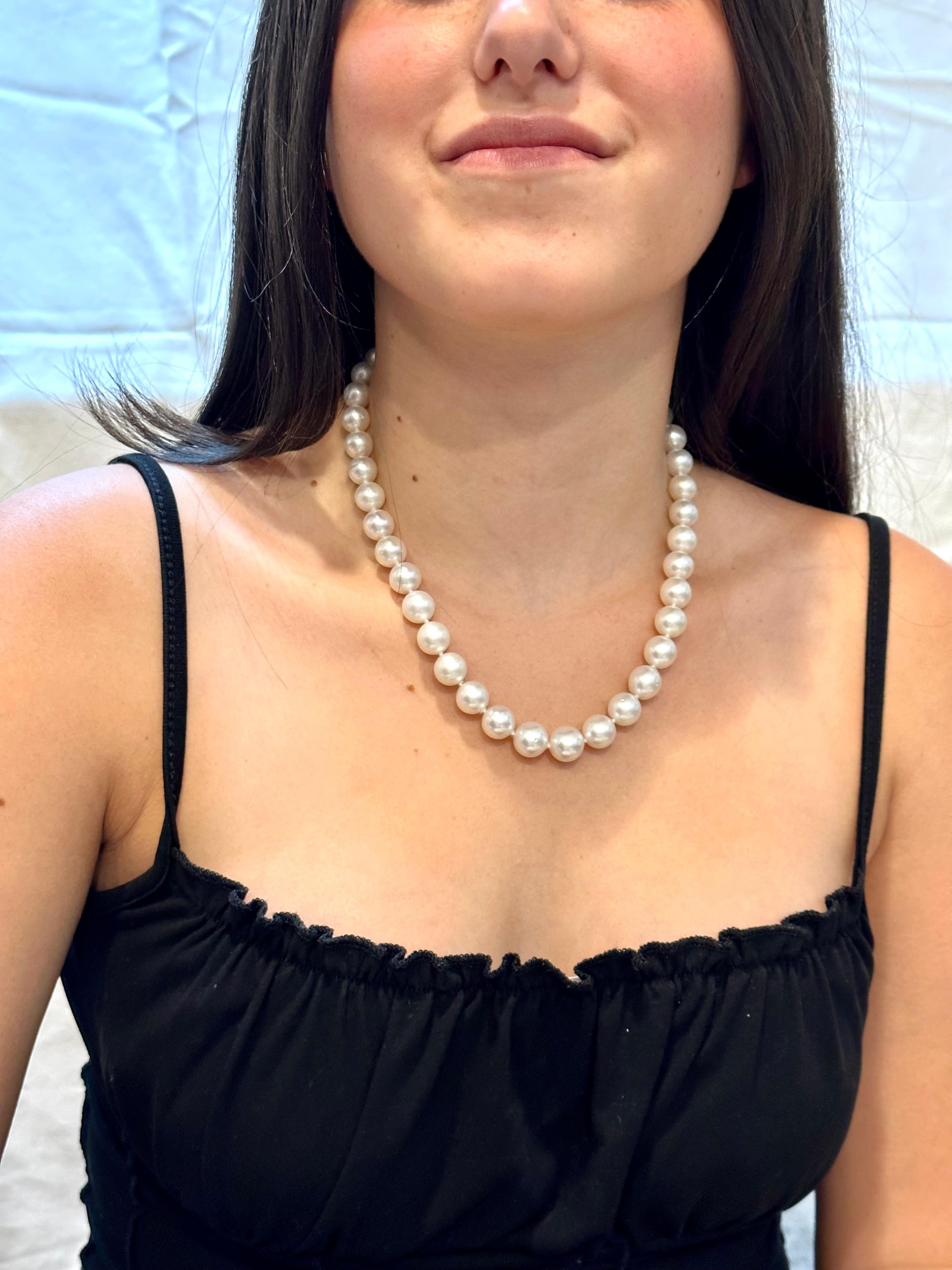 Graduating South Sea Pearls 12-14mm Strand Necklace 18 Kt Yellow Gold Clasp In Excellent Condition In New York, NY
