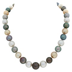 Graduating South
Sea
Tahitian Pearls Necklacew/Tri Color 14k Ball Clasp Vintage Graduating South
Sea
Tahitian Pearls Necklacew/Tri Color 14k Ball Clasp