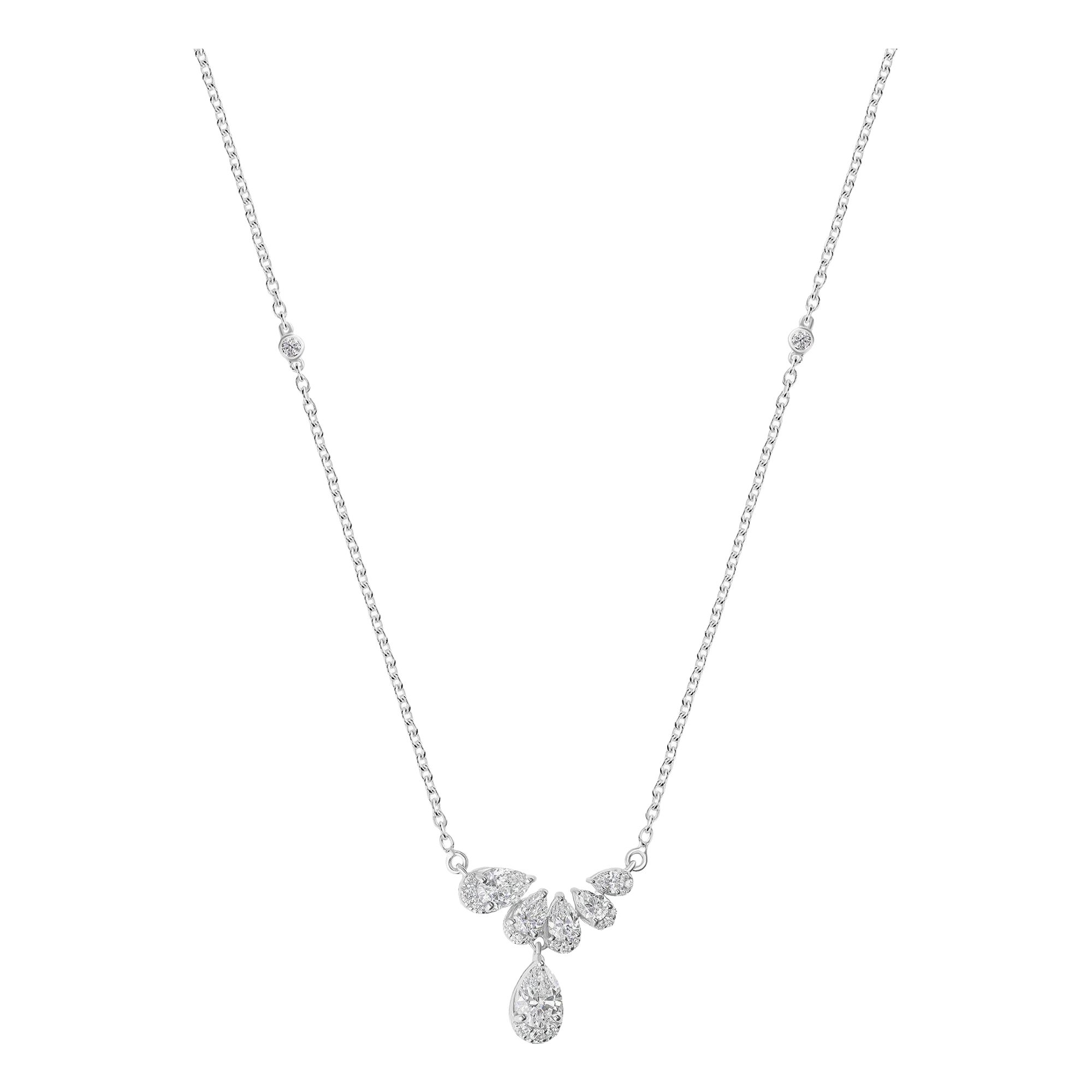 Collier à pendentifs en diamants en or blanc 14k Graduating Teardrop Cadeau pour demoiselles d
honneur en vente