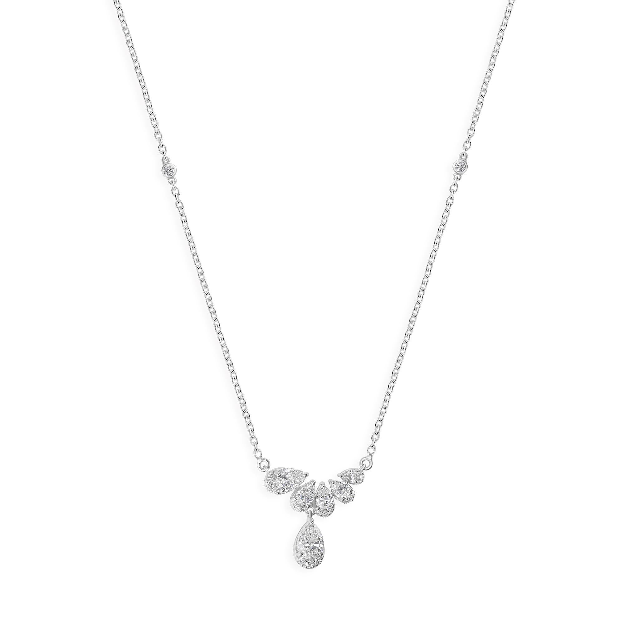 Collier à pendentifs en or blanc 18k avec diamants en forme de goutte d'eau Cadeau de demoiselle d'honneur Neuf - En vente à Diera, Dubai