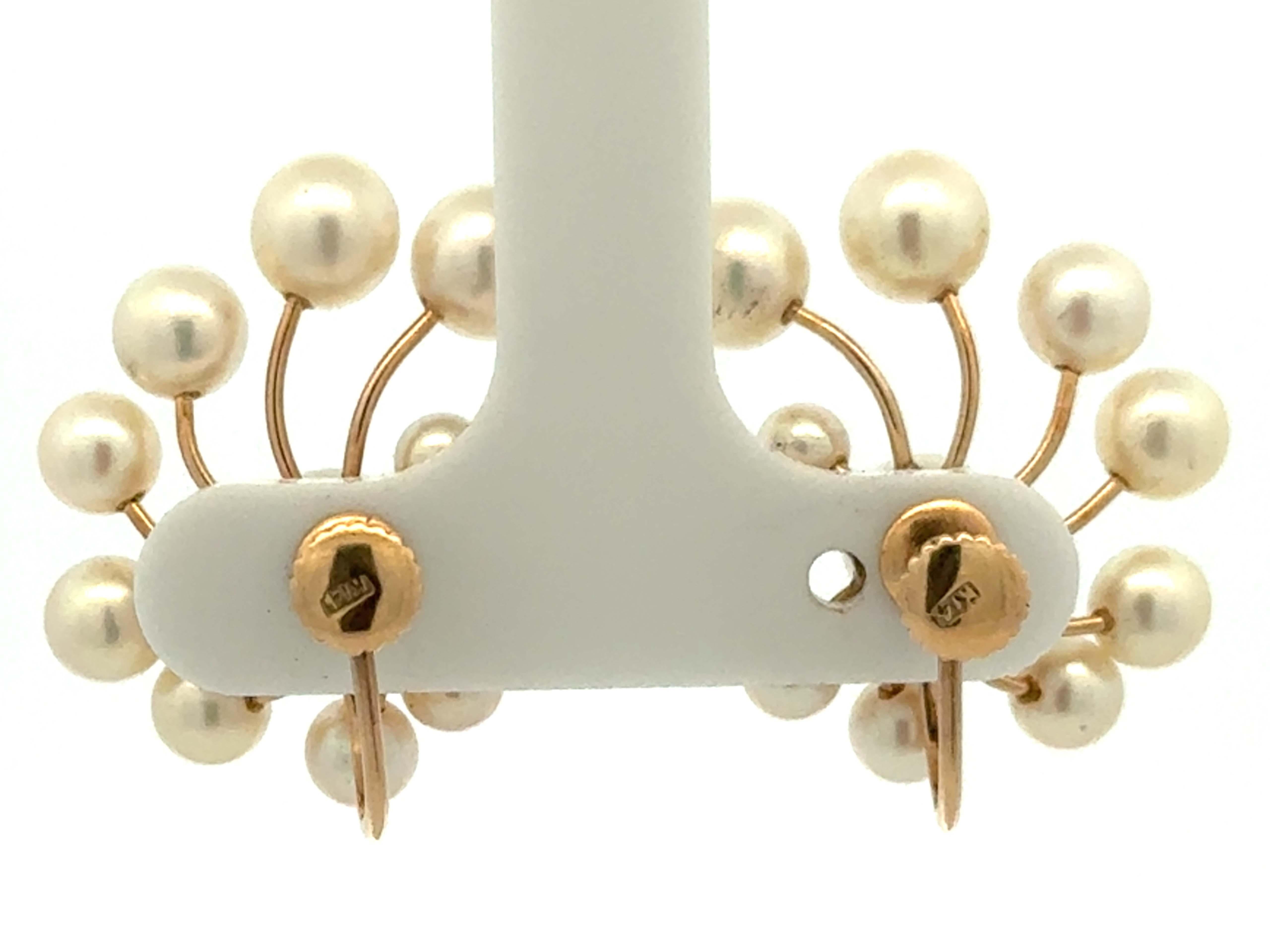 Donna Orecchini a vite con perle Akoya bianche graduate in oro giallo 14K in vendita