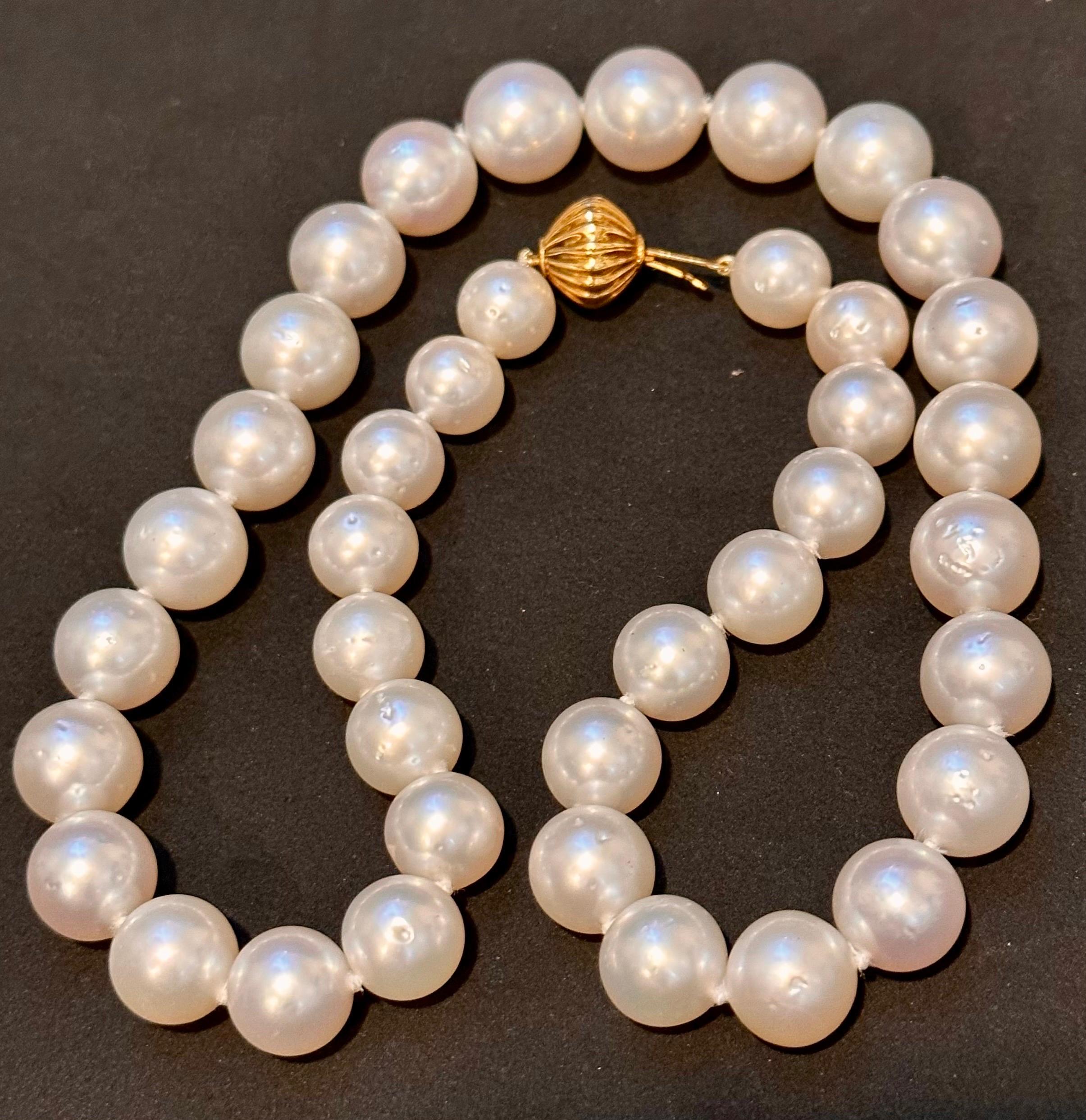 Graduating White South Sea Pearls 9-12mm Strand Necklace 14 Kt Yellow Gold Clasp For Sale 3