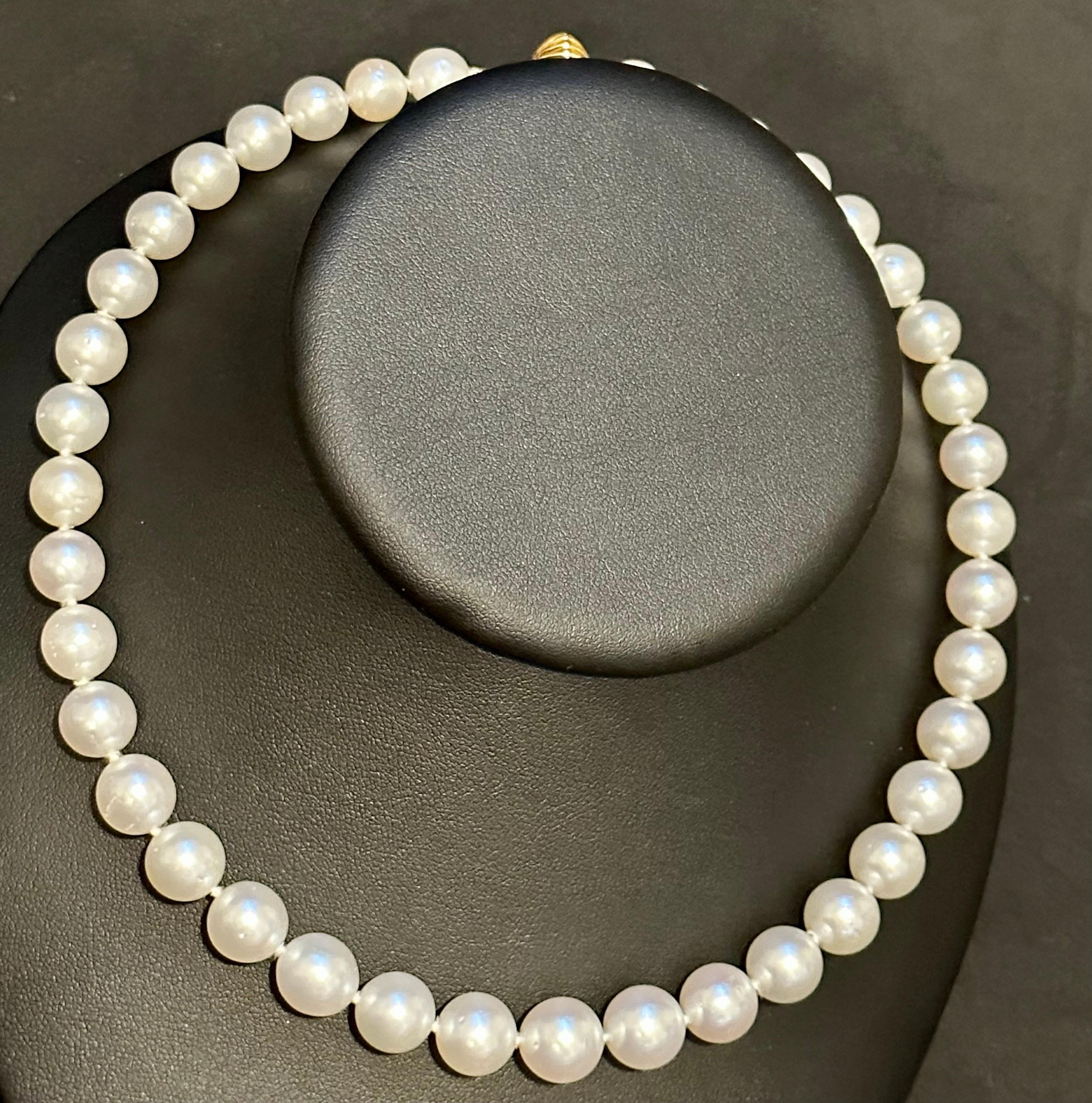 Graduating White South Sea Pearls 9-12mm Strand Necklace 14 Kt Yellow Gold Clasp In Excellent Condition For Sale In New York, NY