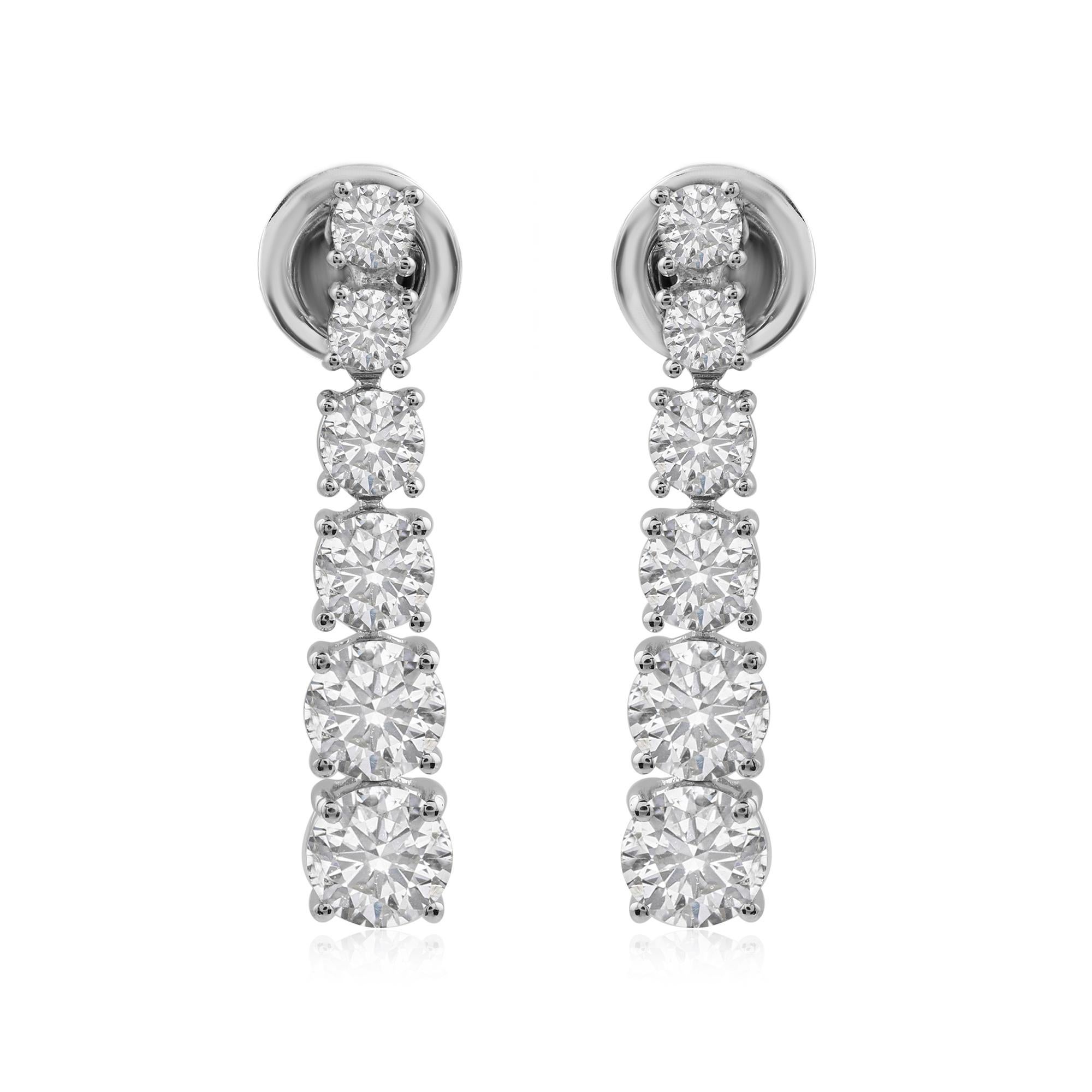 Graduation Brilliante 3.26 Carat Diamond 18k White Gold Drop Earrings Gift Neuf - En vente à Diera, Dubai