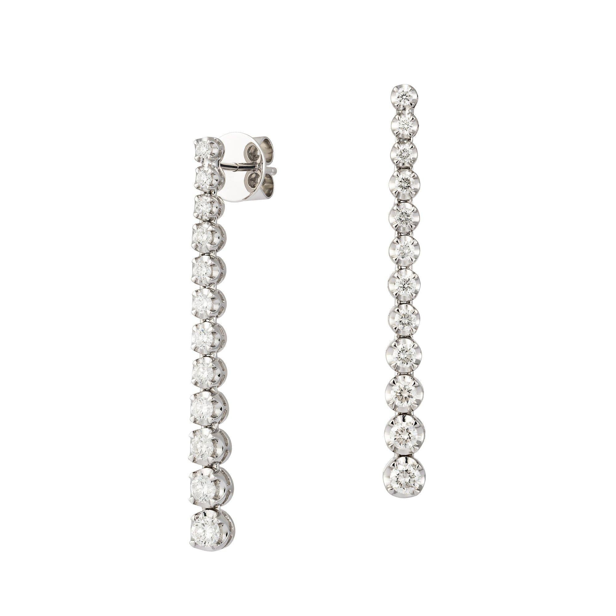Graduation Diamond Earring 18k White Gold Diamond for Her In New Condition For Sale In Montreux, CH