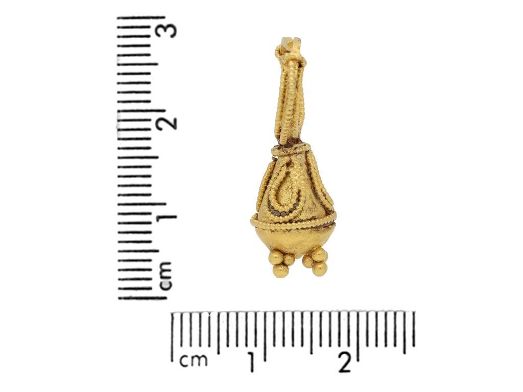 Boucles d'oreilles en or de la Scythie CIRCA, vers le IIe siècle avant J.-C. - IIe siècle après J.-C. Bon état - En vente à London, GB