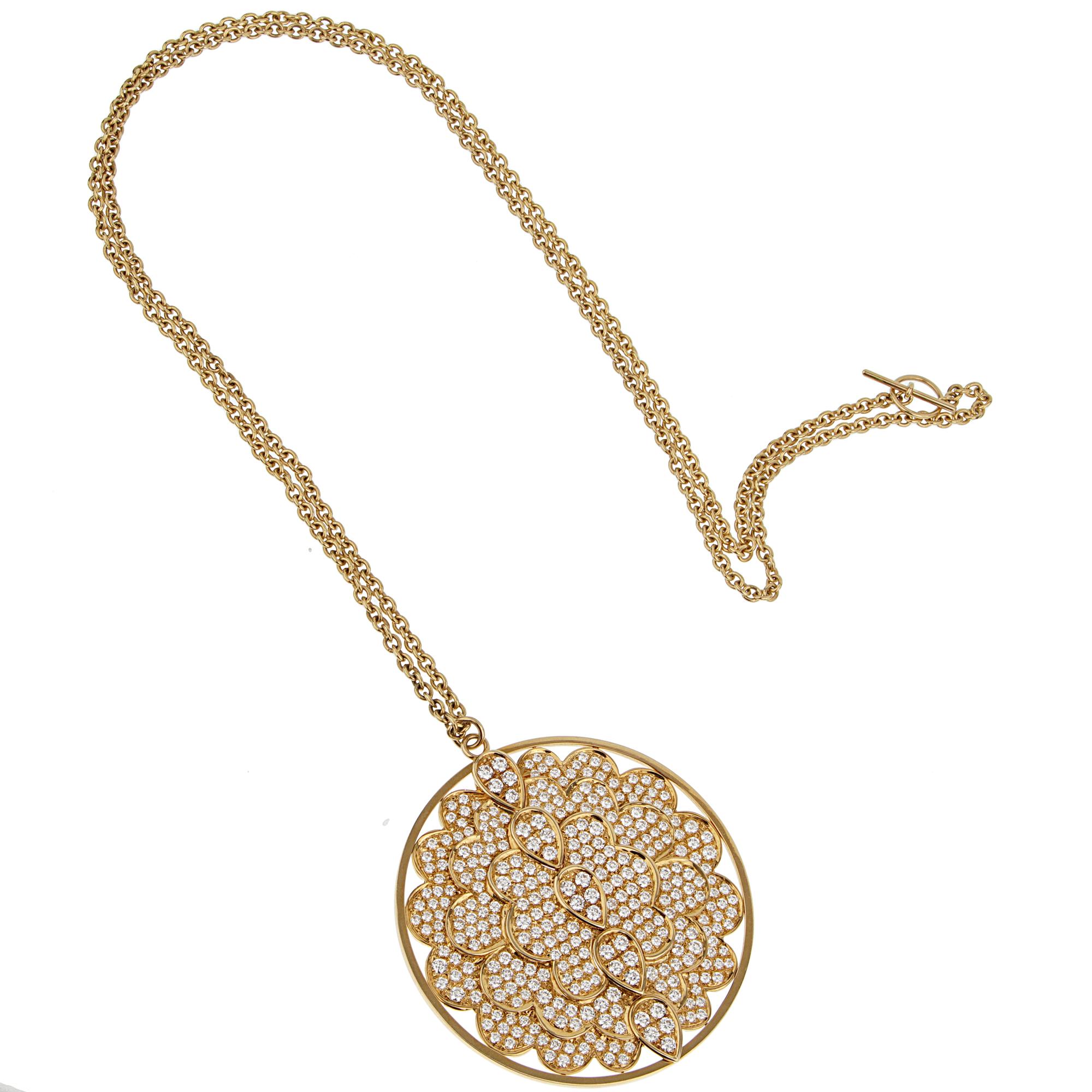 Round Cut Graff 10.25ct Diamond Pendant Yellow Gold Necklace For Sale