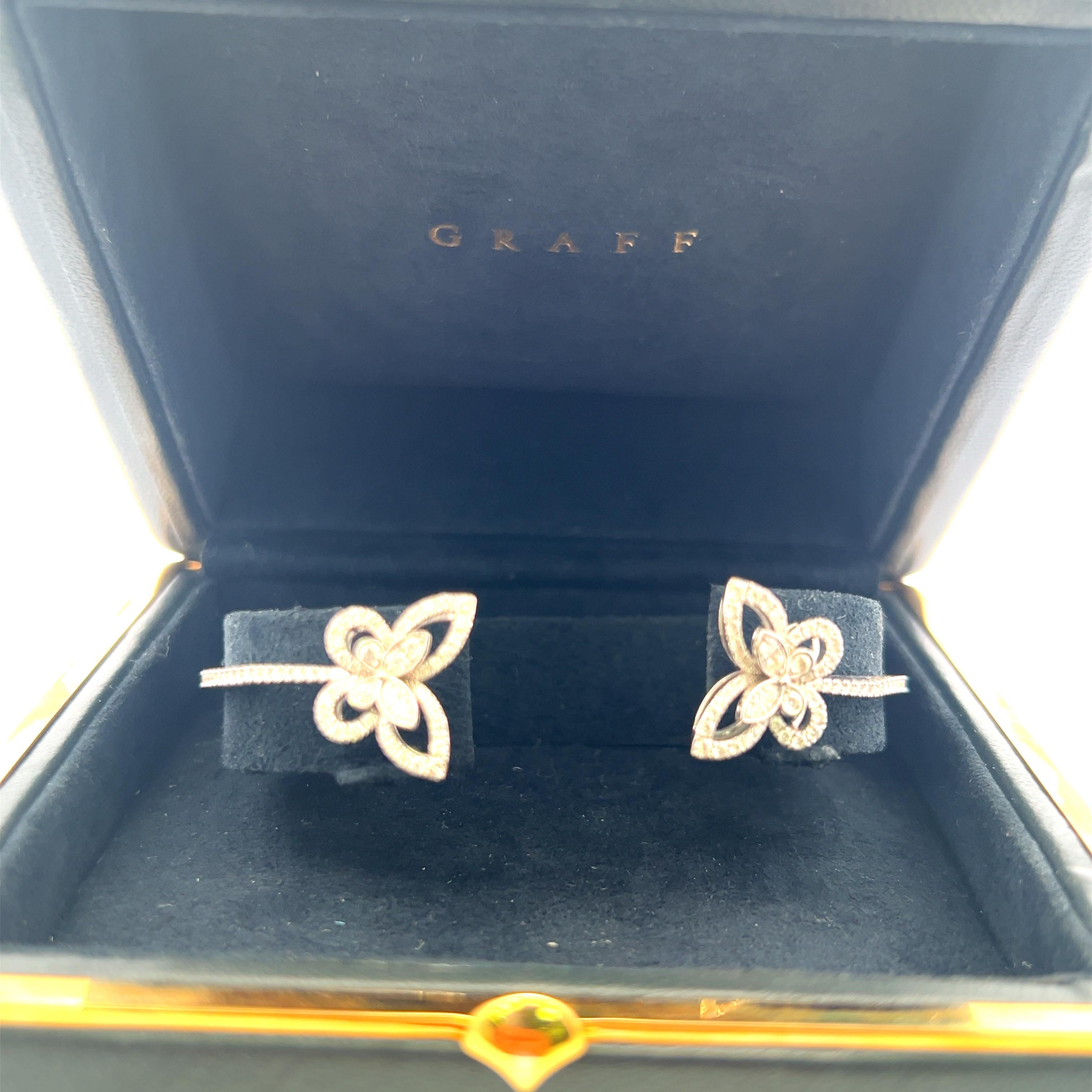 Designer :
GRAFF
Titre :
Graff 1.15 Carat Round Brilliant F VS1 Diamond 18 Karat White Gold Bangle
Le style :
Bracelet
Métal :
Or blanc 18 carats
Pierre précieuse 1 :
Diamant de 1,15 carat
Nombre de pierres :
136
Couleur :
F
La clarté :
VS1
Forme