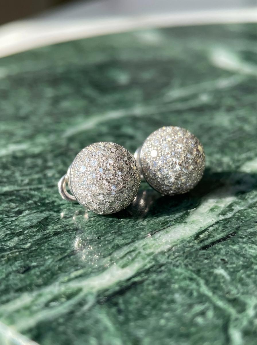 Graff 12 Karat Diamant-Pavé-Clip-Ohrringe aus 18K Weißgold (Zeitgenössisch) im Angebot