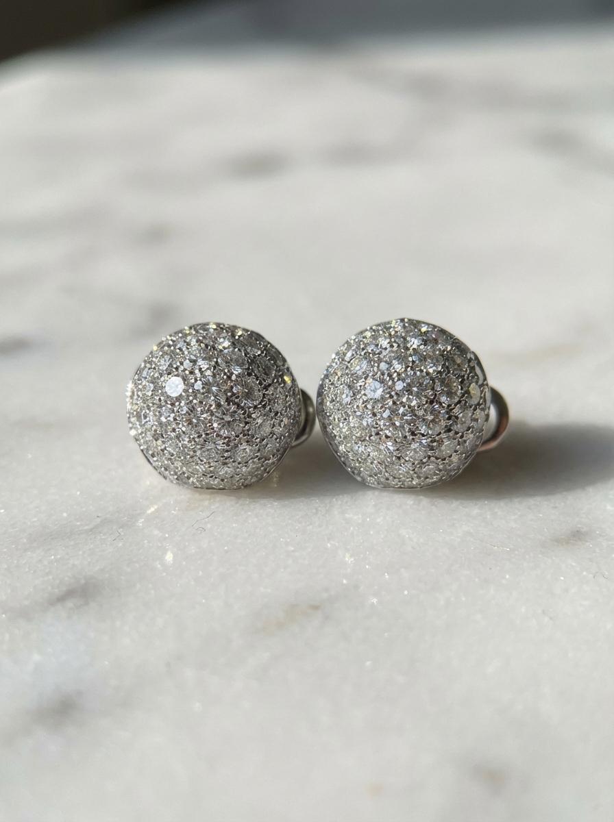 Graff 12 Karat Diamant-Pavé-Clip-Ohrringe aus 18K Weißgold (Rundschliff) im Angebot