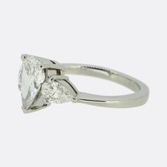 Anello di fidanzamento "Promessa" Graff con tre diamanti taglio a pera da 1,51 carati