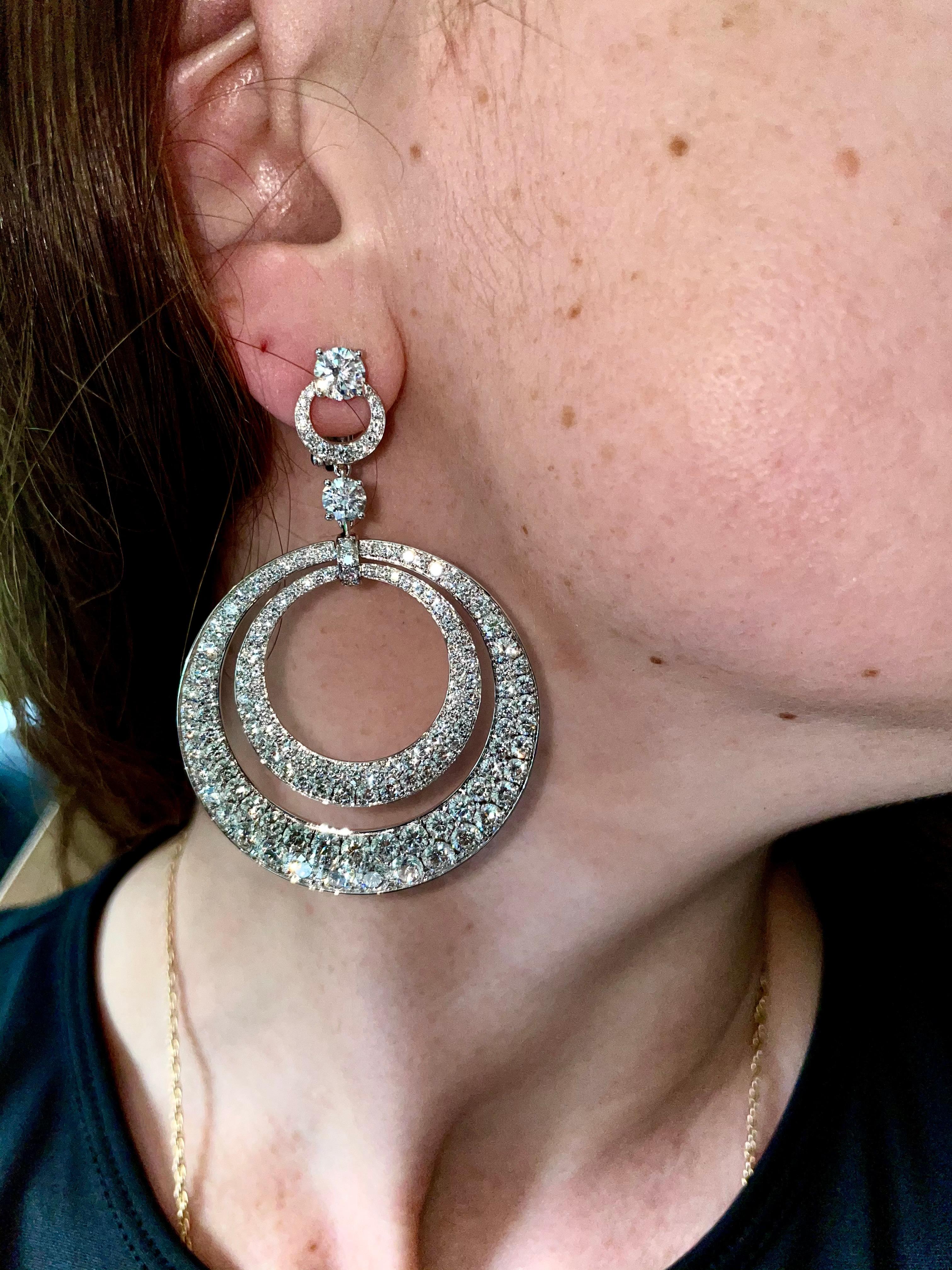 Graff 17,8 Karat Diamant-Doppelreihige Ohrringe aus Weißgold im Zustand „Hervorragend“ im Angebot in Feasterville, PA