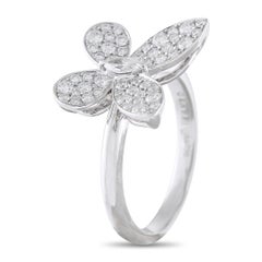 Bague papillon Graff en or blanc 18 carats, sertie de diamants pour un total de 0,55 carat