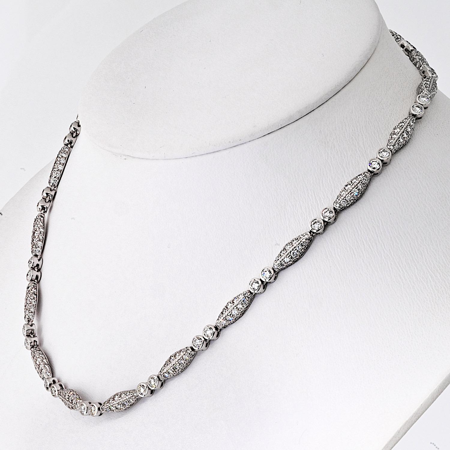 Moderne Graff, collier en or blanc 18 carats avec diamants 15,75 carats en vente