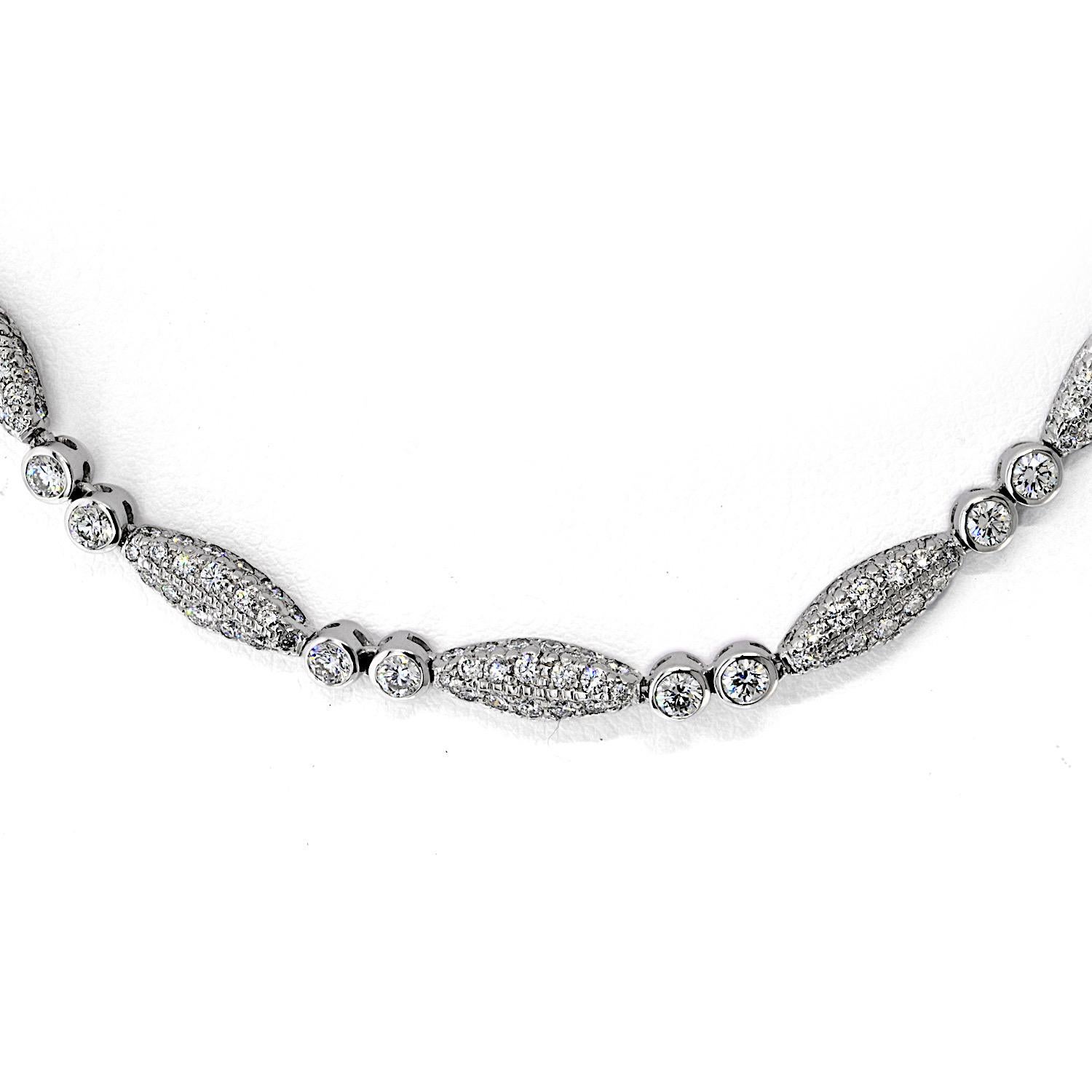 Taille ronde Graff, collier en or blanc 18 carats avec diamants 15,75 carats en vente
