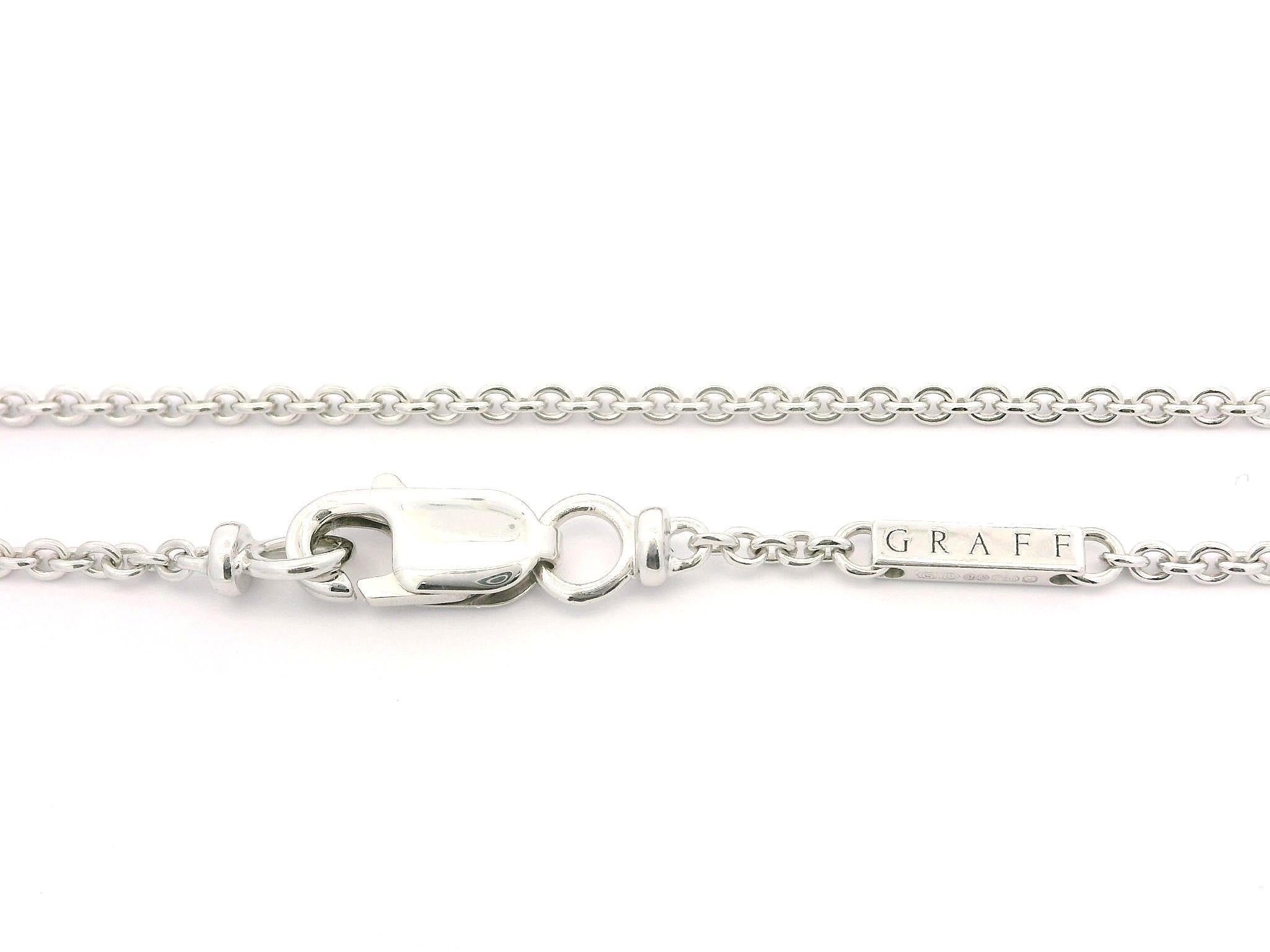 Graff, collana con ciondolo a farfalla in oro bianco 18 carati con diamanti a fuoco da 1,8 ct. In condizioni ottime in vendita a Montclair, NJ