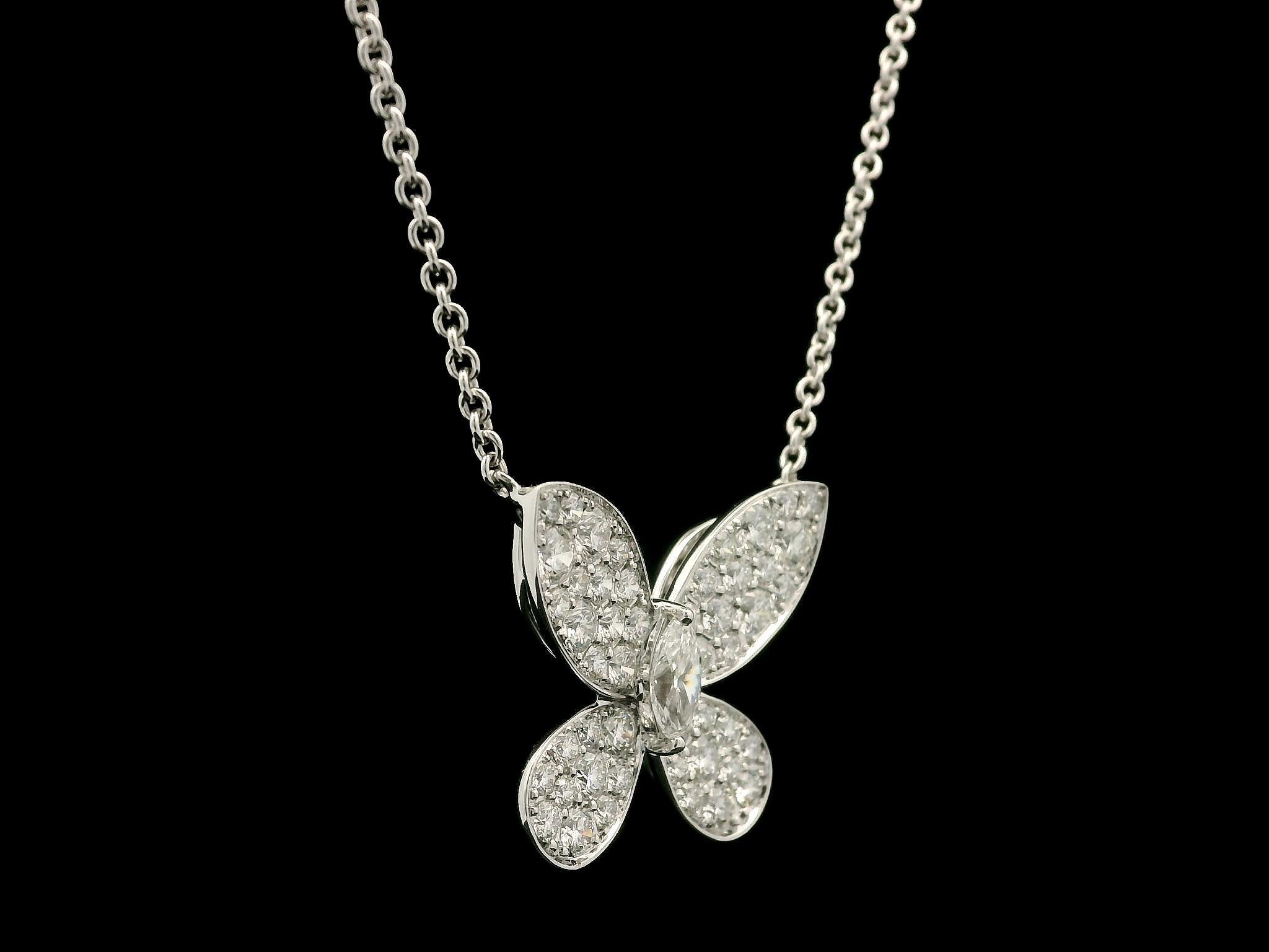 Graff, collana con ciondolo a farfalla in oro bianco 18 carati con diamanti a fuoco da 1,8 ct. in vendita 3