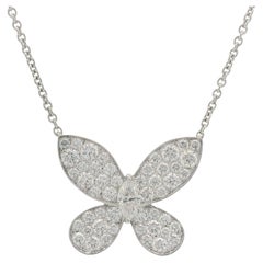 Graff, collana con ciondolo a farfalla in oro bianco 18 carati con diamanti a fuoco da 1,8 ct.