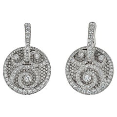 Graff Boucles d'oreilles pendantes en or blanc 18 carats avec diamant sur diamant