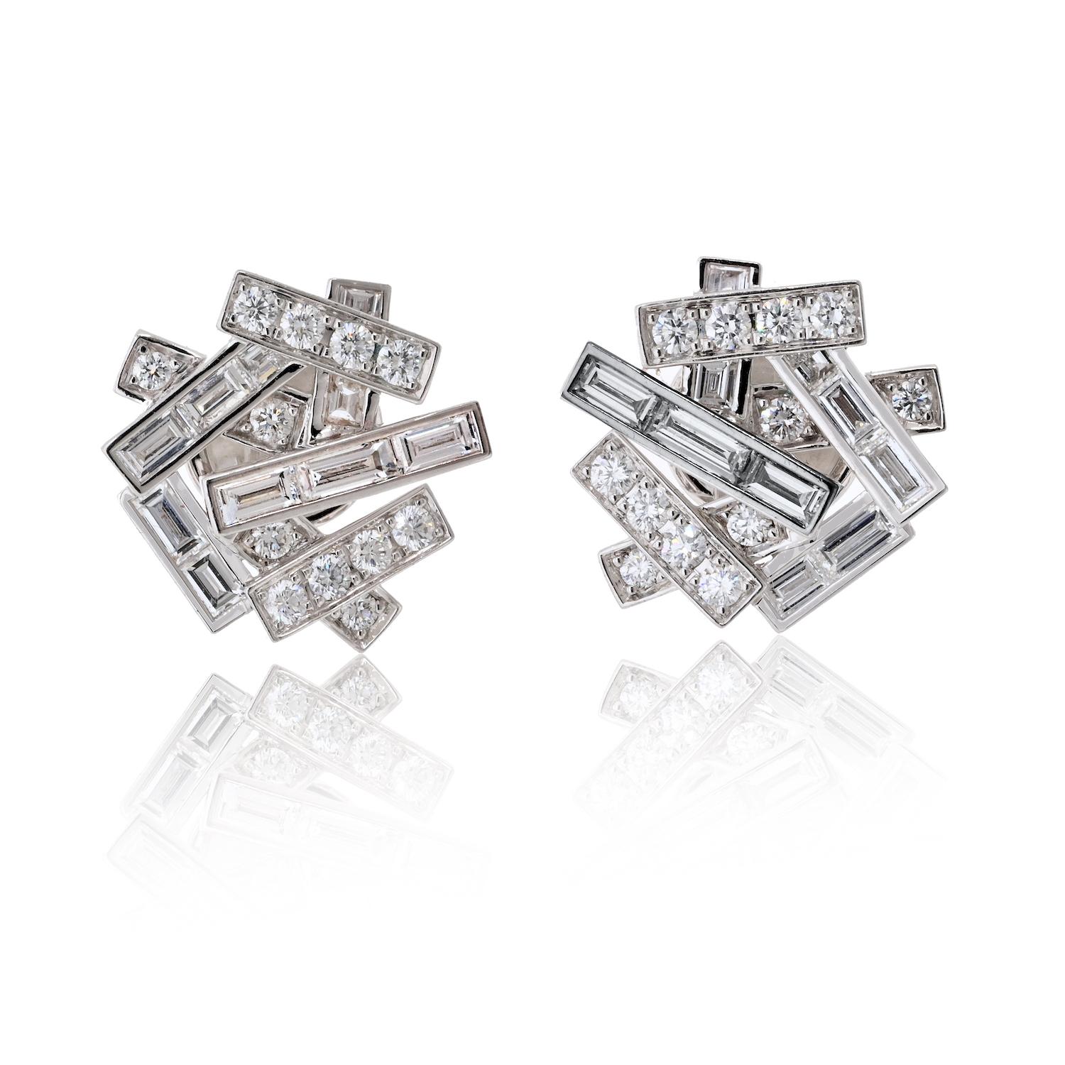 Esempio squisito della rinomata maestria di Graff e della sua esperienza nel campo dei diamanti, questi orecchini Threads in oro bianco 18 carati sono una splendida celebrazione dell'eleganza moderna e del lusso senza tempo. Progettati con