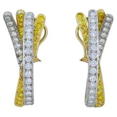 Orecchini a cerchio aperti con diamanti incrociati in oro bianco e giallo Graff 14k
