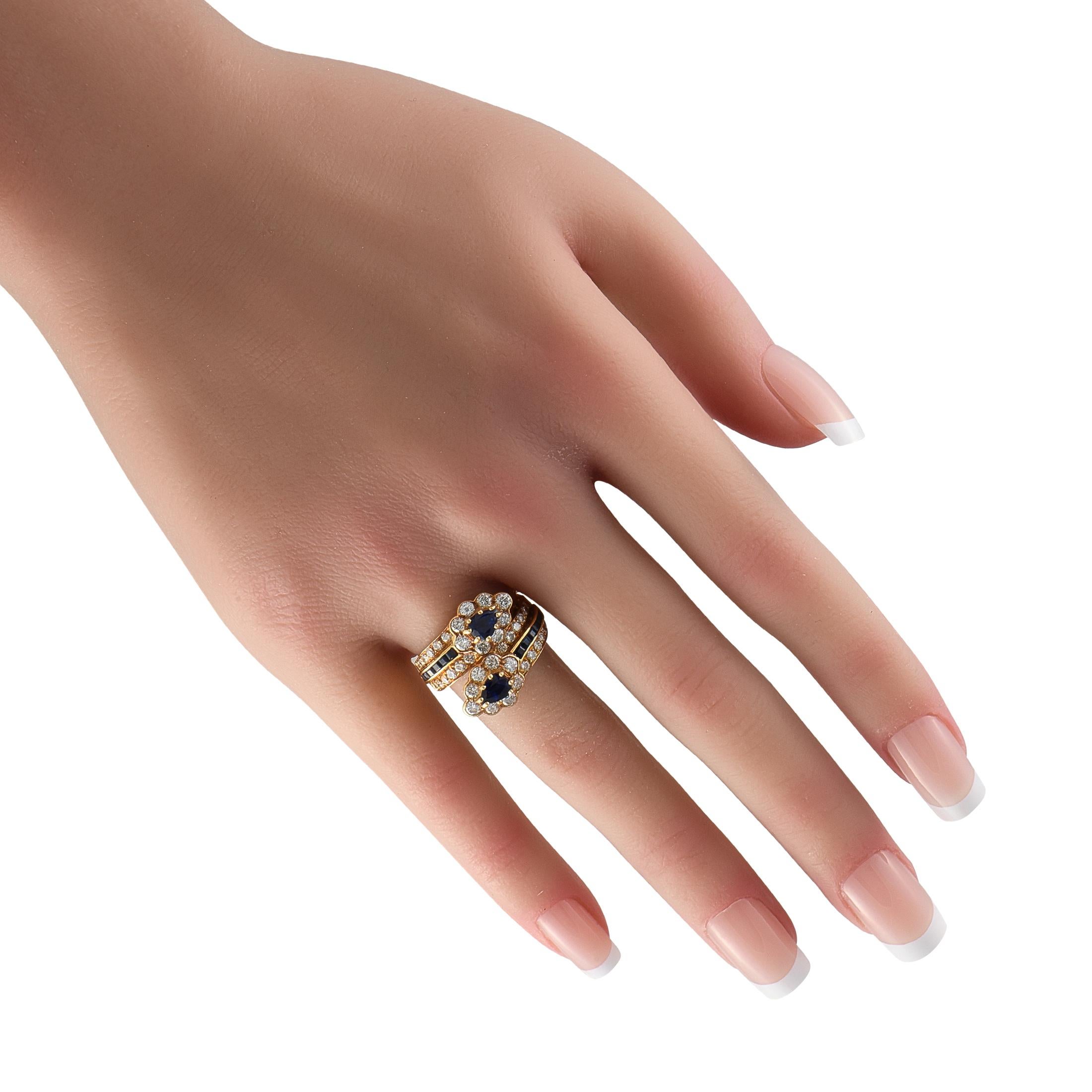 Round Cut Graff 18K Yellow Gold 0.75ct Diamond and Sapphire Ring For Sale