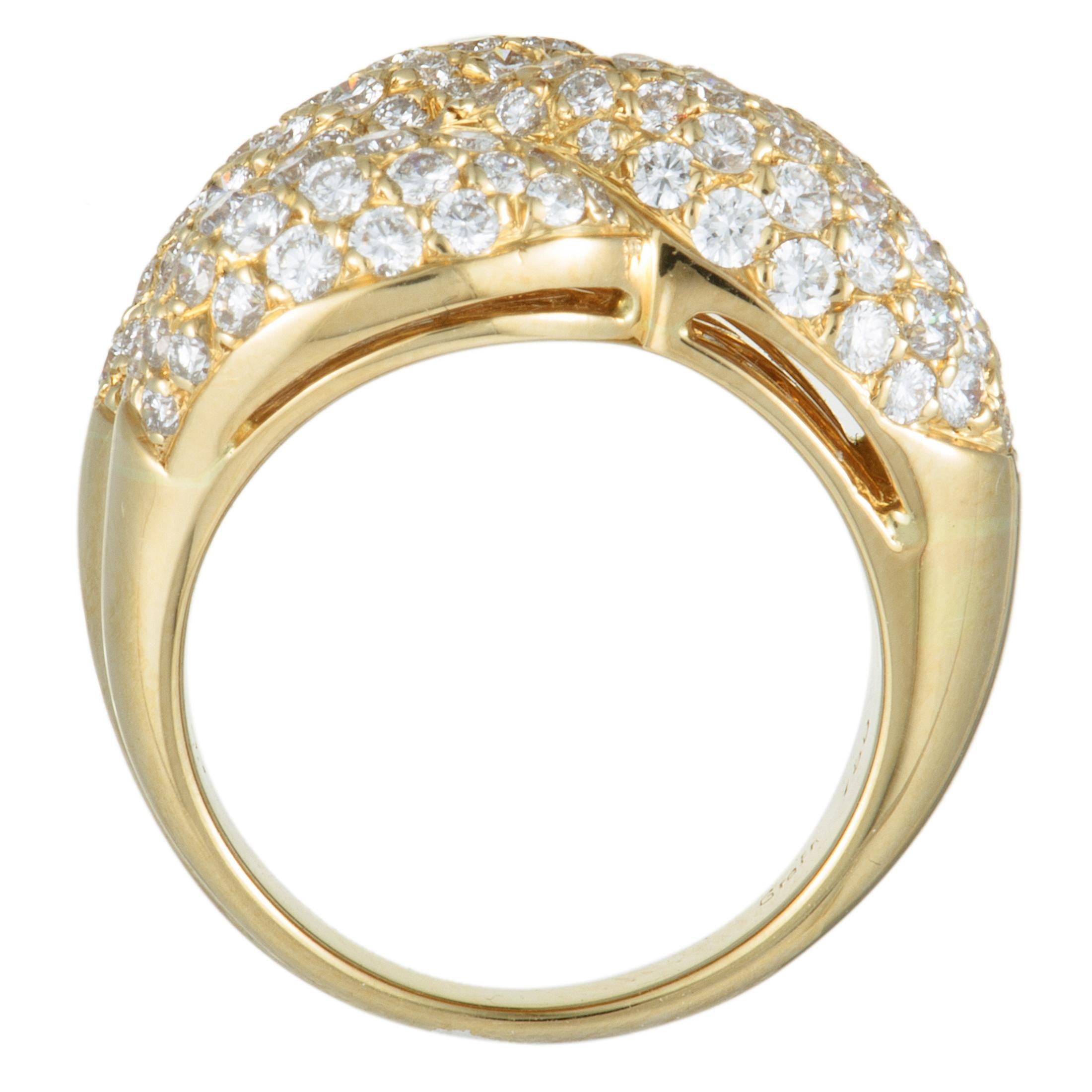If you are looking for a jewelry piece that will be both extravagantly alluring and elegantly refined then this majestic ring from Graff is a perfect choice. Masterfully crafted from luxurious 18K yellow gold, the ring is expertly set with colorless