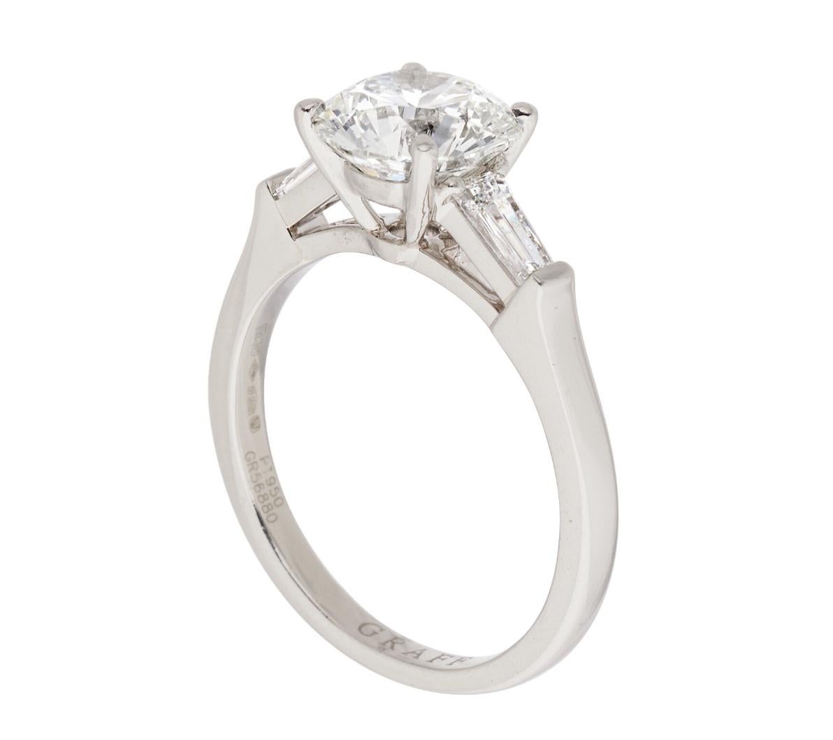 Contemporaneo Graff, 2.07 Carat Round Brilliant Diamond Engagement Ring in vendita